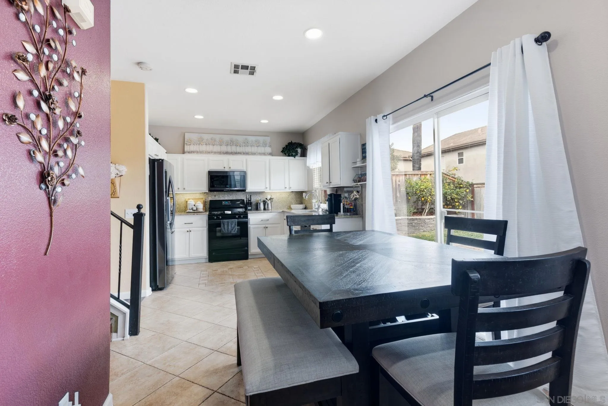 https://cdn.realtyfeed.com/cdn/127/260003666/86eb534e4f1a4188cde689b0e6d5963e.webp