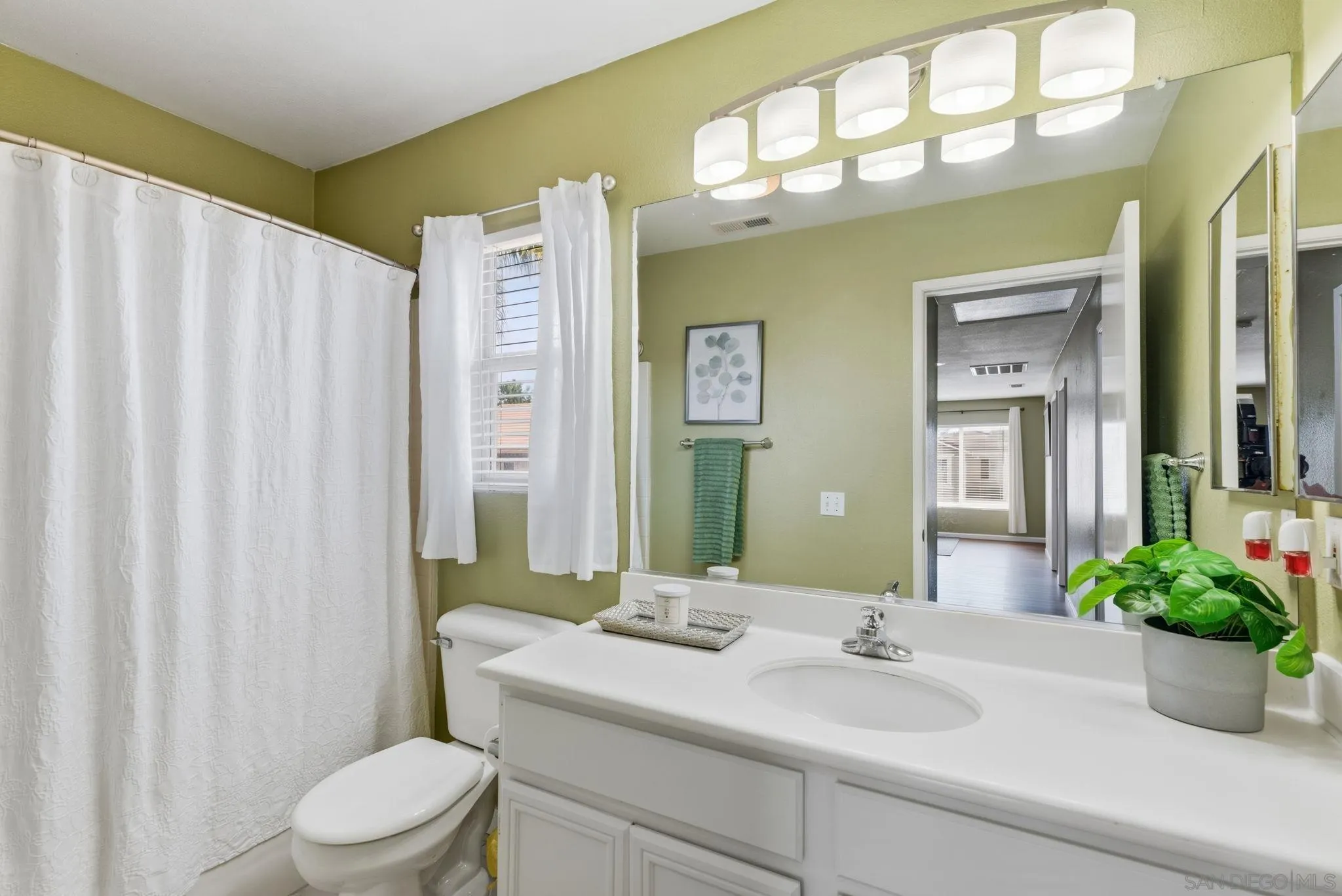 https://cdn.realtyfeed.com/cdn/127/260003666/87dc8c0e0362f091cc692c58fbdf8d27.webp
