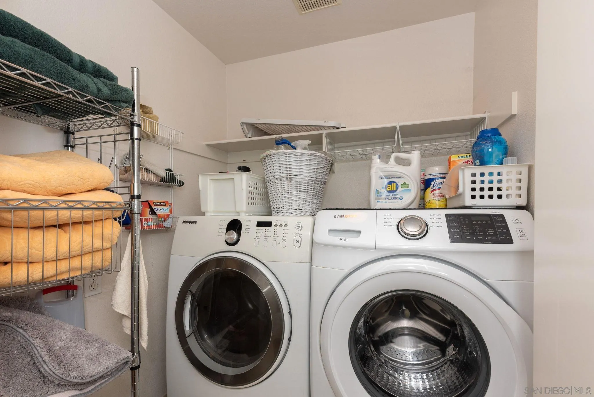 https://cdn.realtyfeed.com/cdn/127/260003666/c2b9aec2d999e24a7226ad1523b94eb2.webp