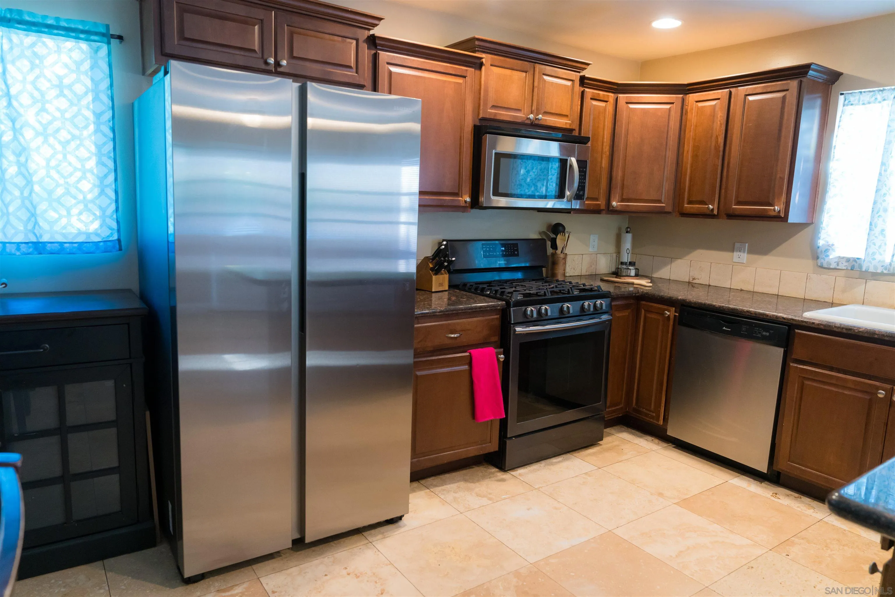 https://cdn.realtyfeed.com/cdn/127/260003672/475edf9abbfc1e5dfdbbc2a830914479.webp