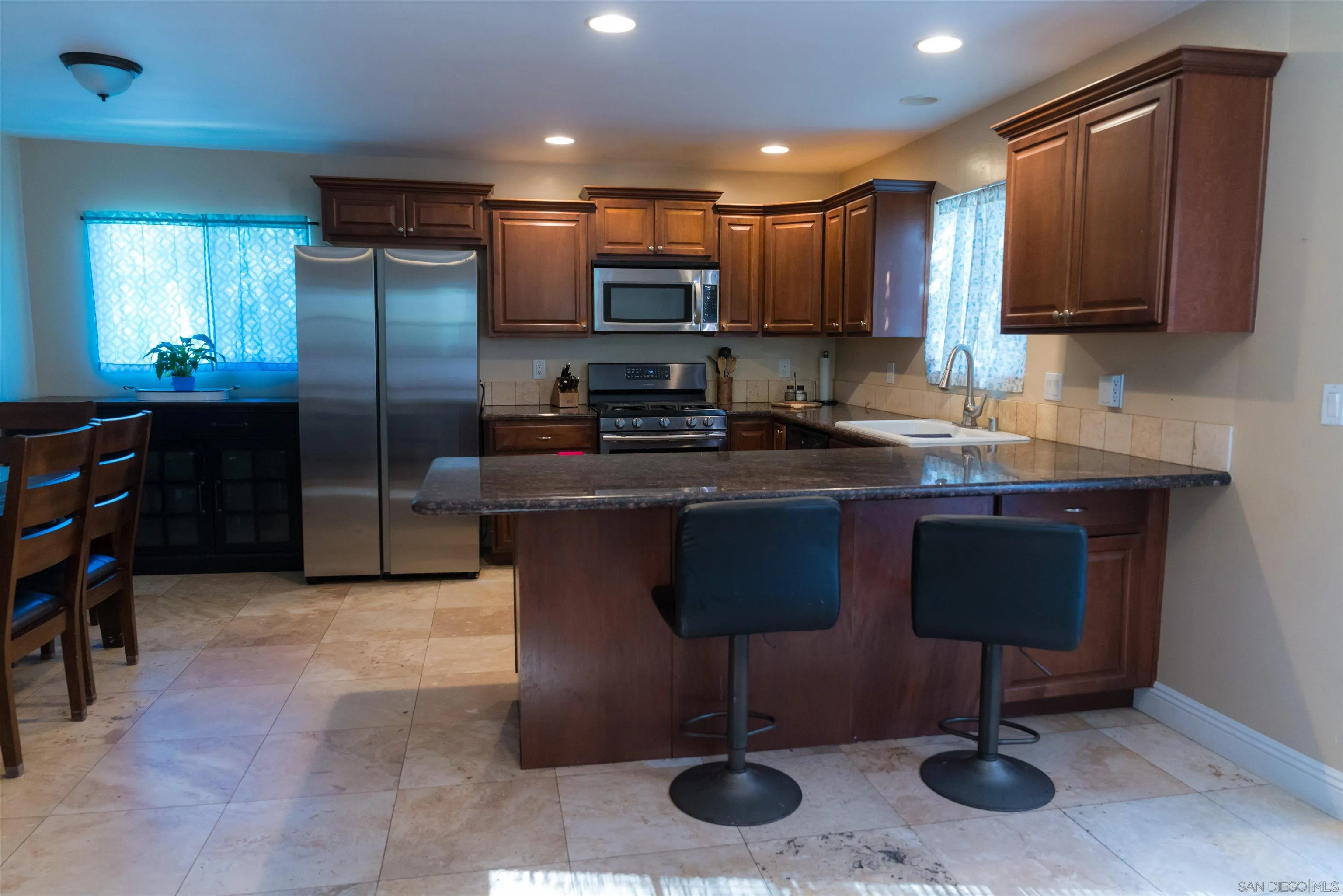 https://cdn.realtyfeed.com/cdn/127/260003672/508761dc041754bf8dcda205161417c7.webp