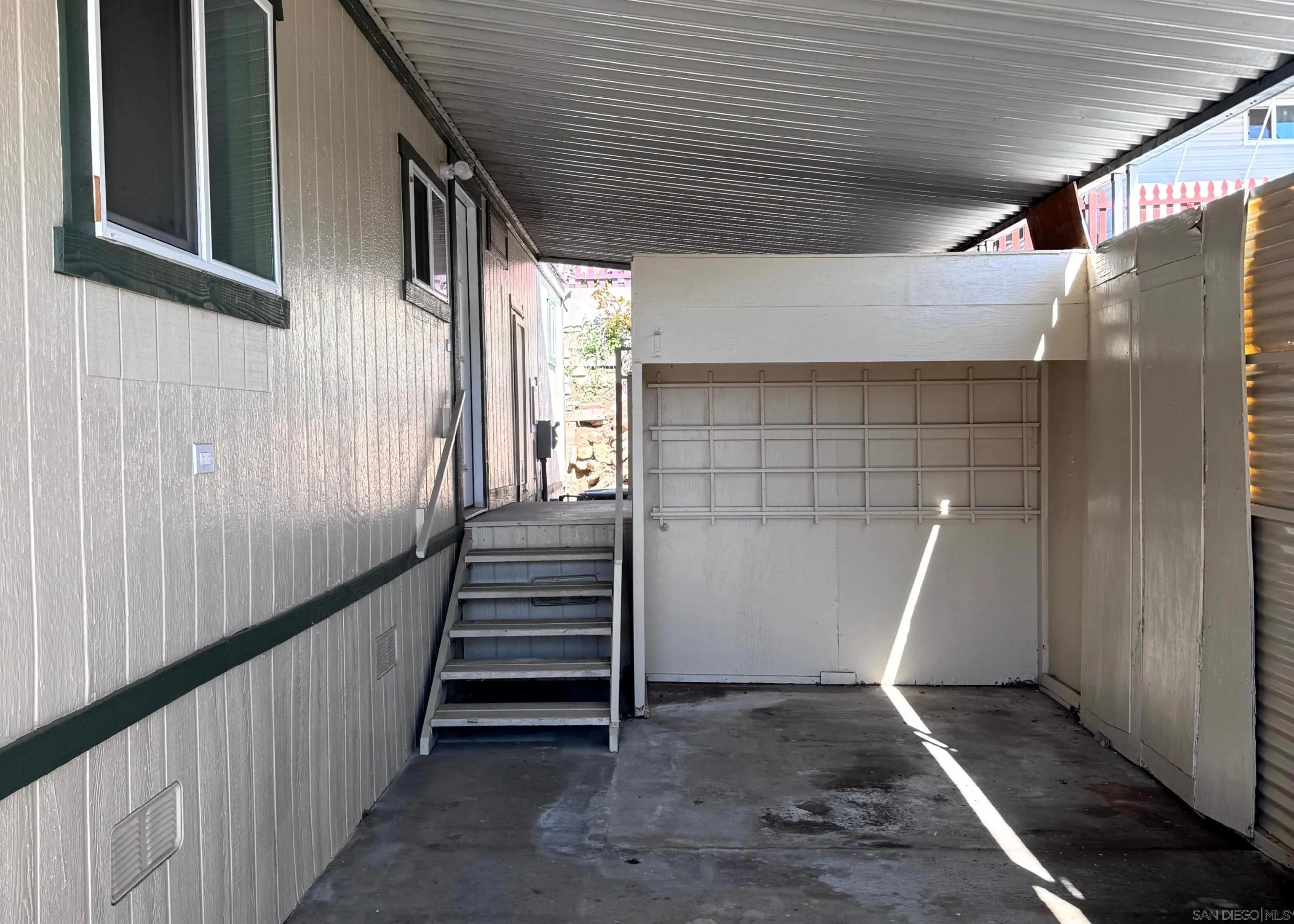 https://cdn.realtyfeed.com/cdn/127/260003674/273a79ea756250474b5d7c9a17614039.webp
