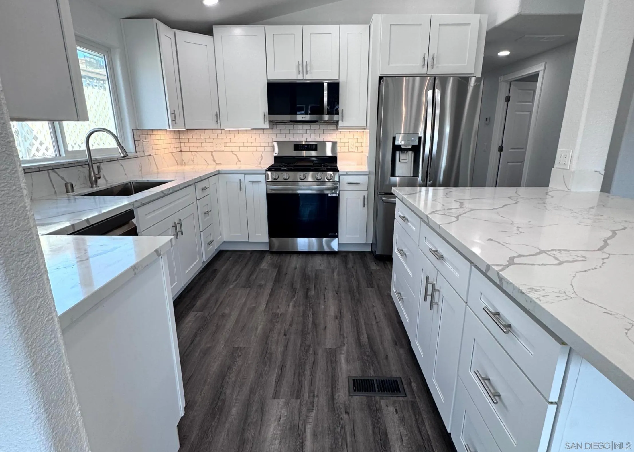 https://cdn.realtyfeed.com/cdn/127/260003674/e14577ab863ddef3288283b74e503996.webp