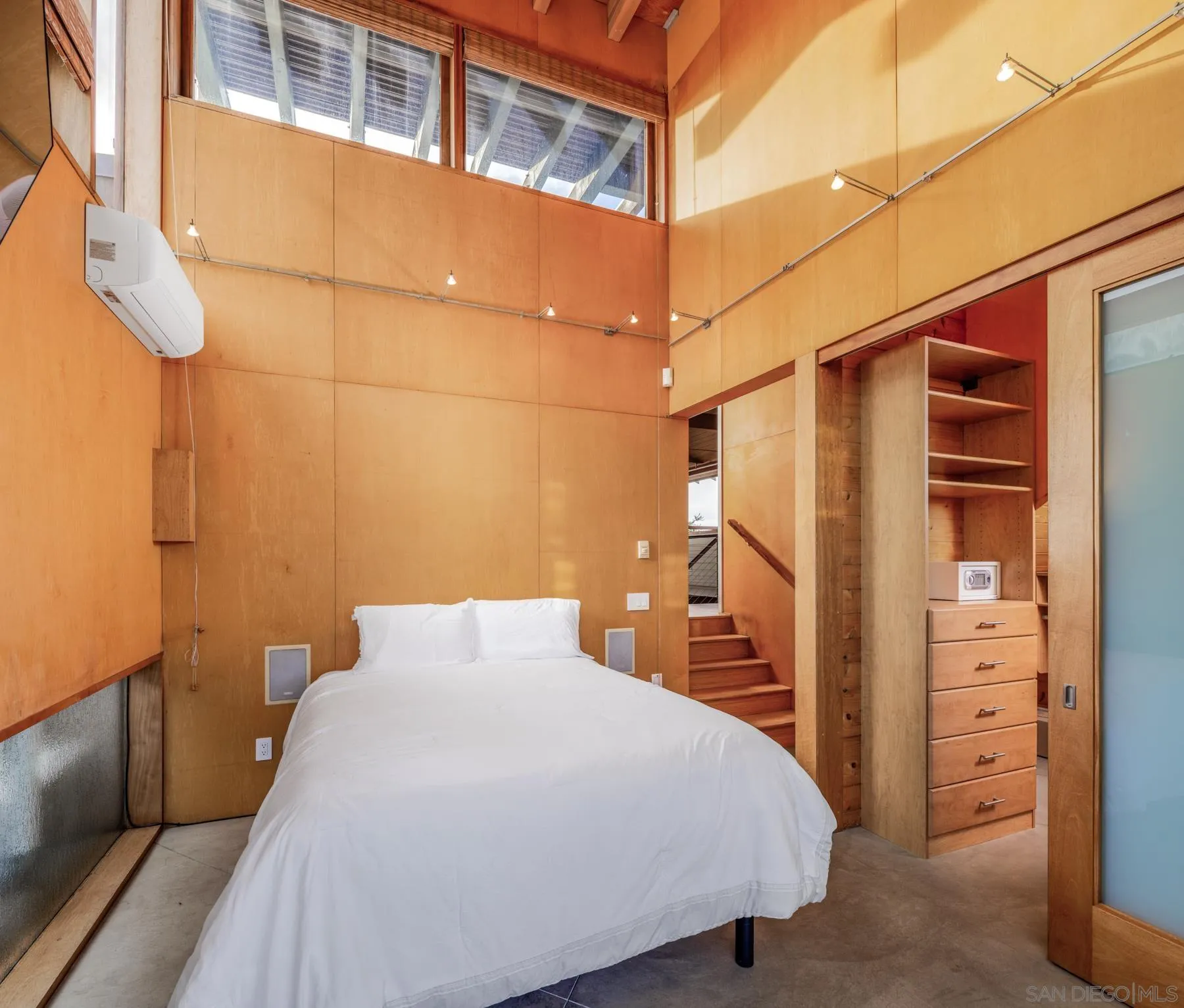 https://cdn.realtyfeed.com/cdn/127/260003675/5f249a4126ae9d34984032803b25d69d.webp