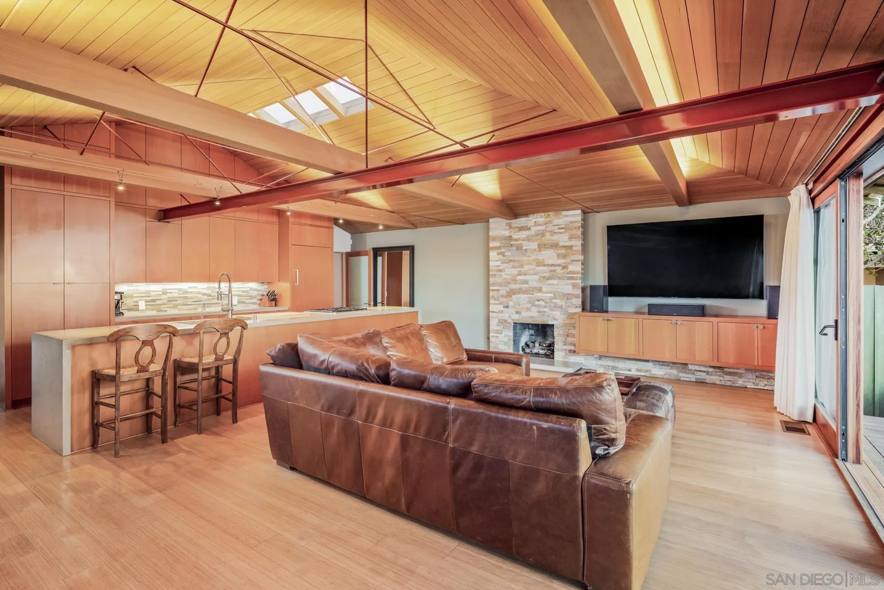 https://cdn.realtyfeed.com/cdn/127/260003675/74c7fc85a10426e71ba1fb8df8983ab8.webp