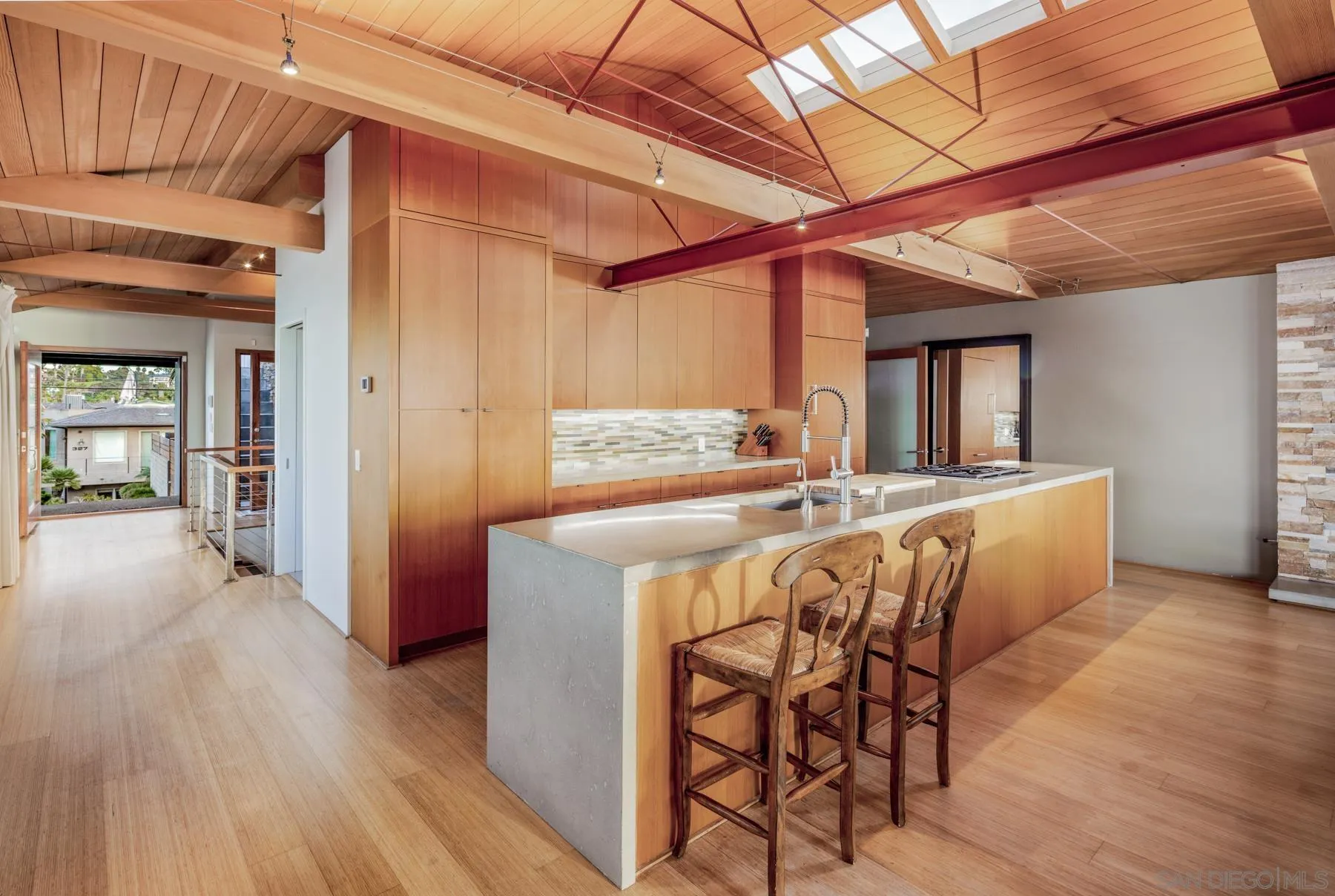 https://cdn.realtyfeed.com/cdn/127/260003675/905dcb4b0a7aedae52a017ea3755b3ea.webp
