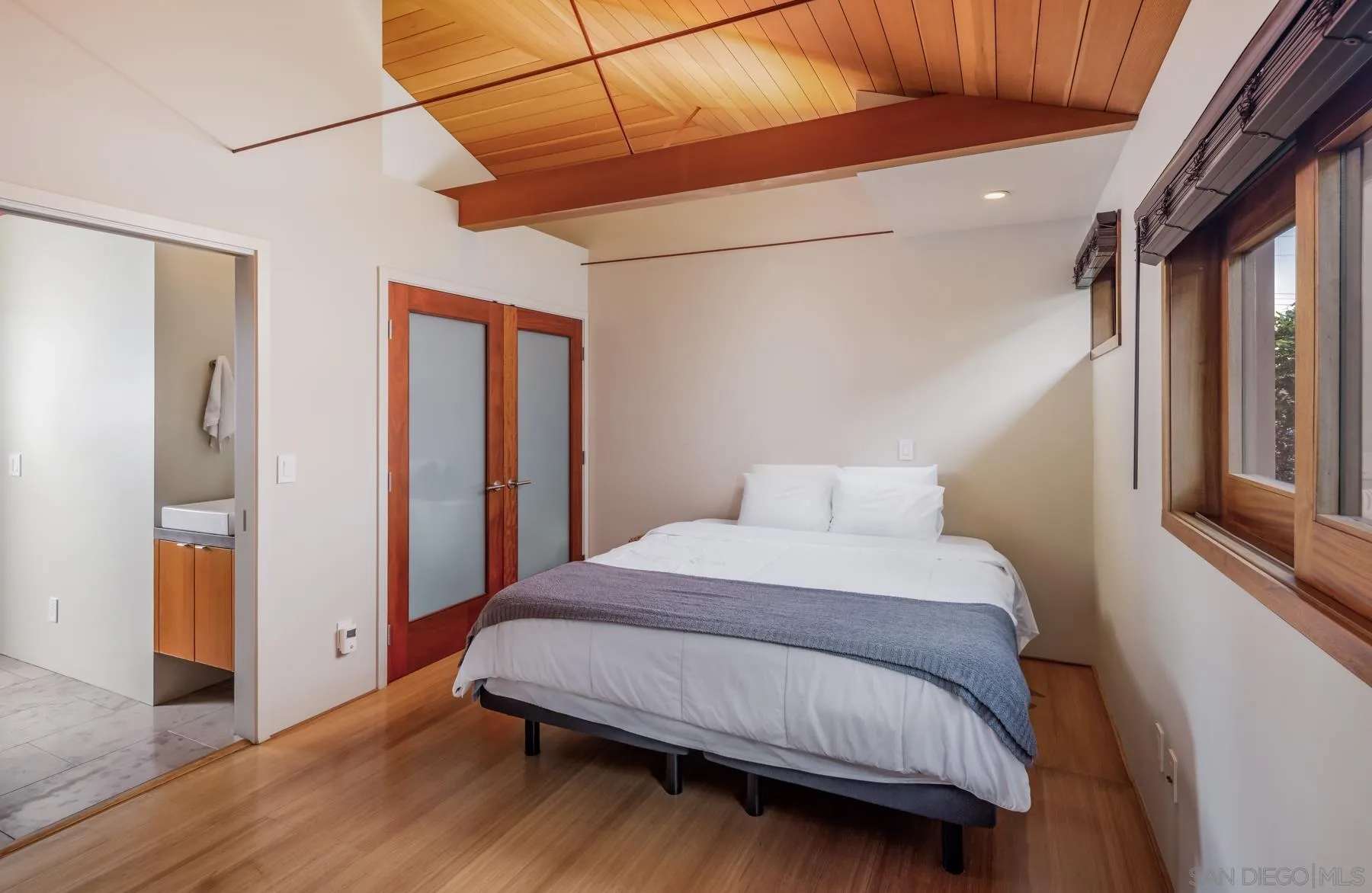 https://cdn.realtyfeed.com/cdn/127/260003675/dbd3d84dfeaa719e7263ea7227949f87.webp