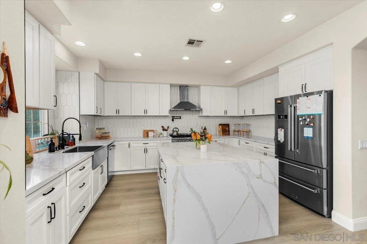 https://cdn.realtyfeed.com/cdn/127/260003681/cda6700b2313e77fbbc9654709a1f5a8.webp