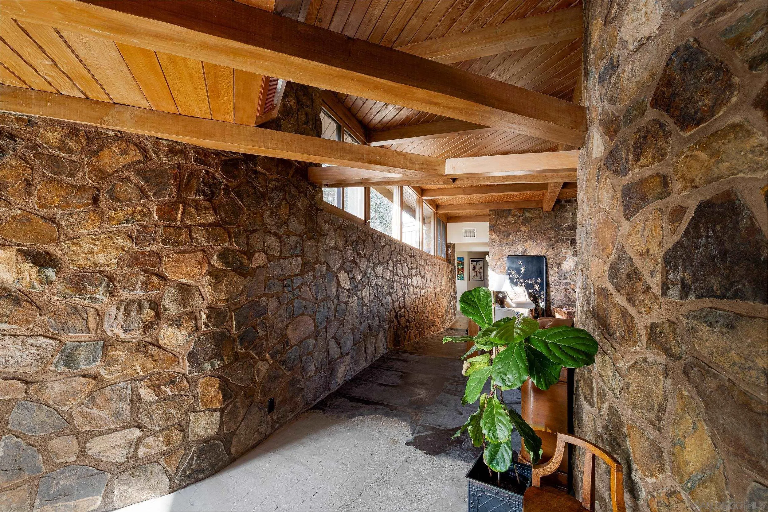https://cdn.realtyfeed.com/cdn/127/260003700/890f72c6610fe03c18560dd5fcb90d8e.webp