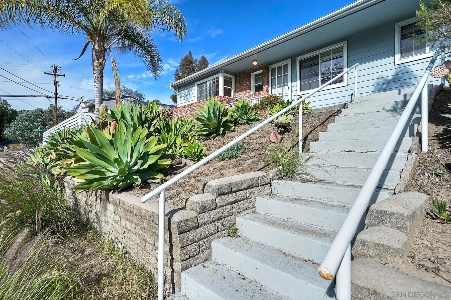https://cdn.realtyfeed.com/cdn/127/260003707/ef952534e6c8648bffde5d81acd217f0.webp