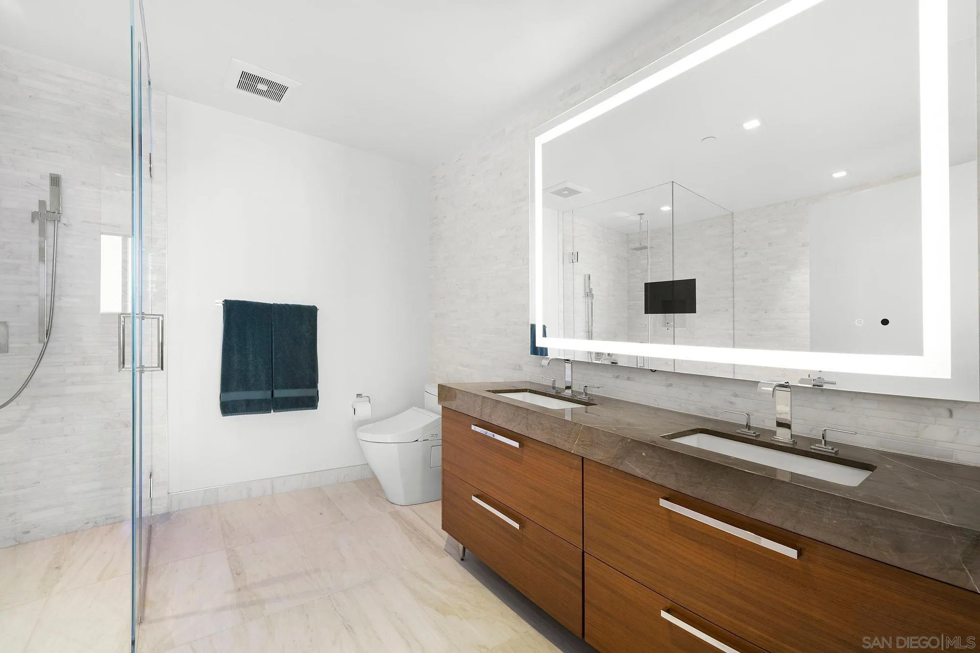 https://cdn.realtyfeed.com/cdn/127/260003711/210e408abe05070ccc9d72954ce83f09.webp