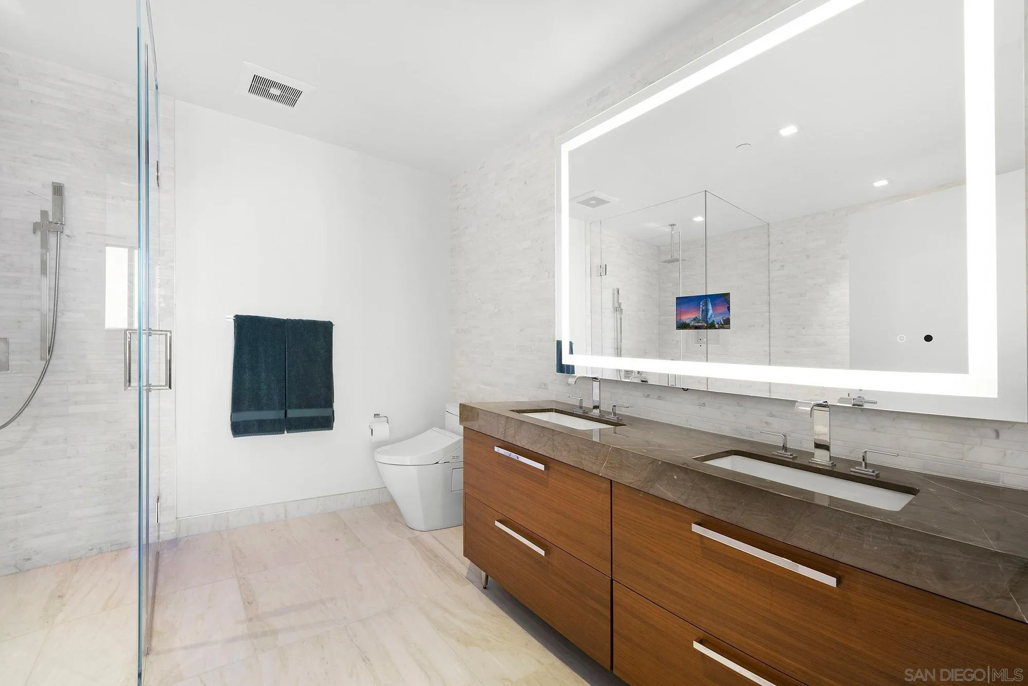 https://cdn.realtyfeed.com/cdn/127/260003711/370d177ccbbba9c981e8c8c69b22fd66.webp
