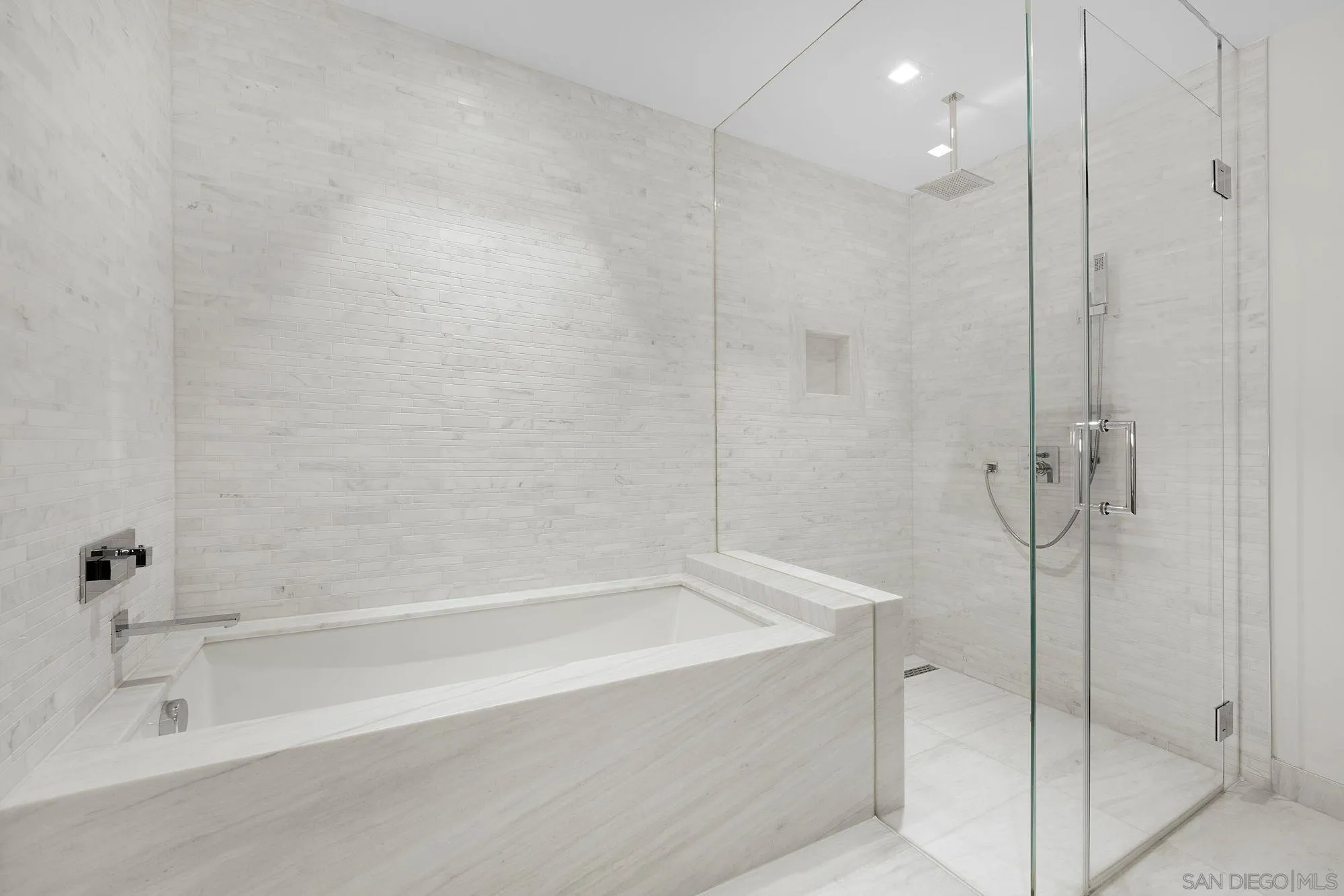 https://cdn.realtyfeed.com/cdn/127/260003711/373d9c5af7d308fa40290ea3222be1a0.webp