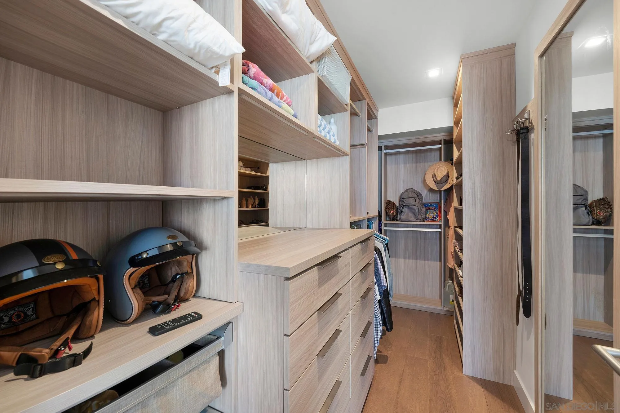 https://cdn.realtyfeed.com/cdn/127/260003711/a8d43d719f9d7881dedb39566ef0a46a.webp