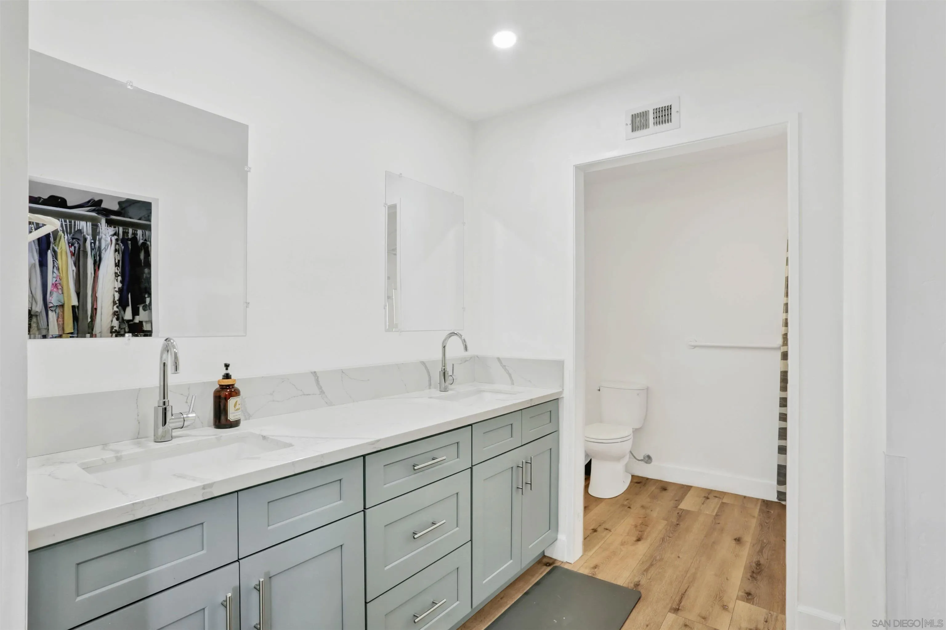https://cdn.realtyfeed.com/cdn/127/260003713/0a45e419b1057890c32e4a633de96219.webp