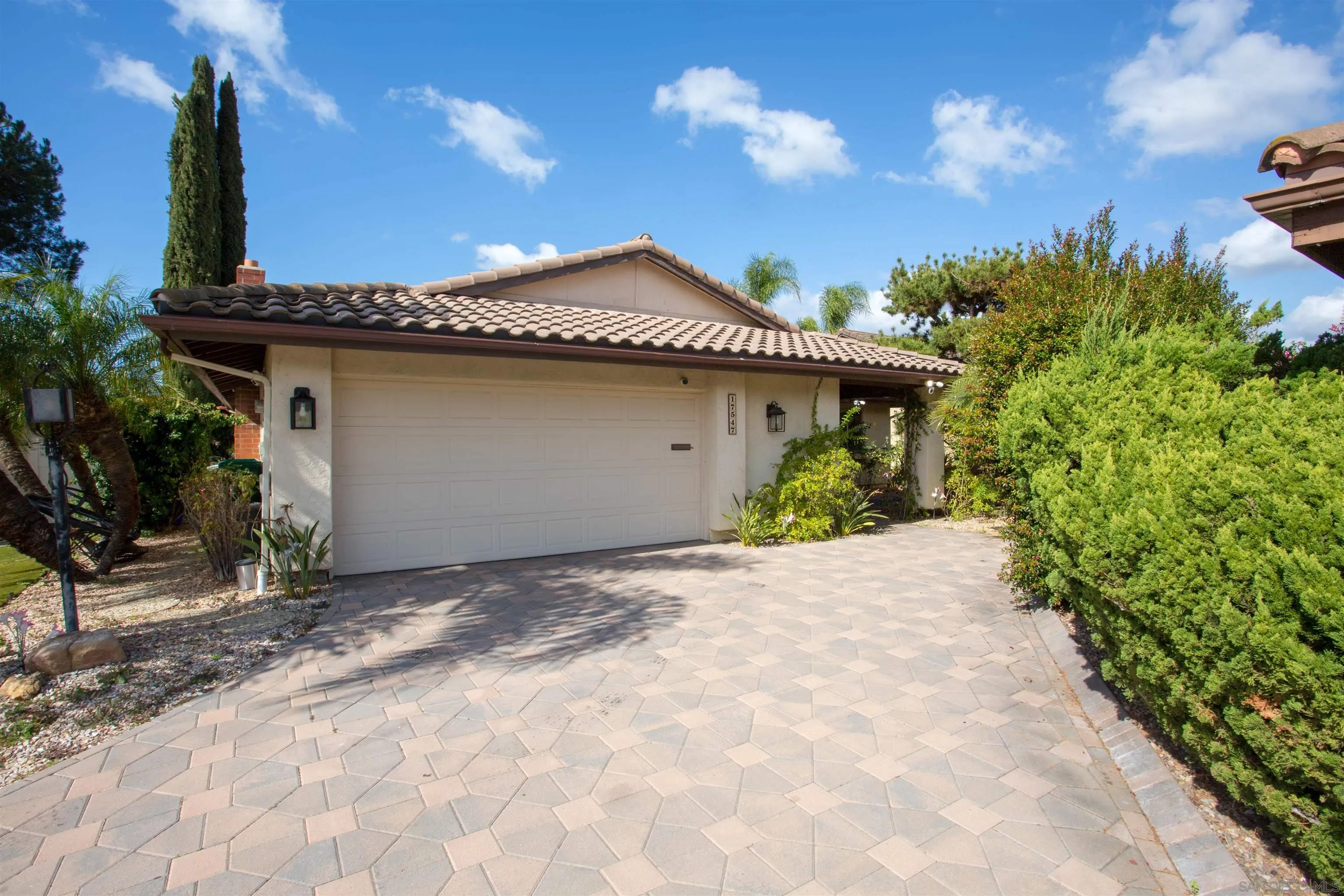https://cdn.realtyfeed.com/cdn/127/260003713/2b0c77f182528c7f19e5f31b10694f62.webp
