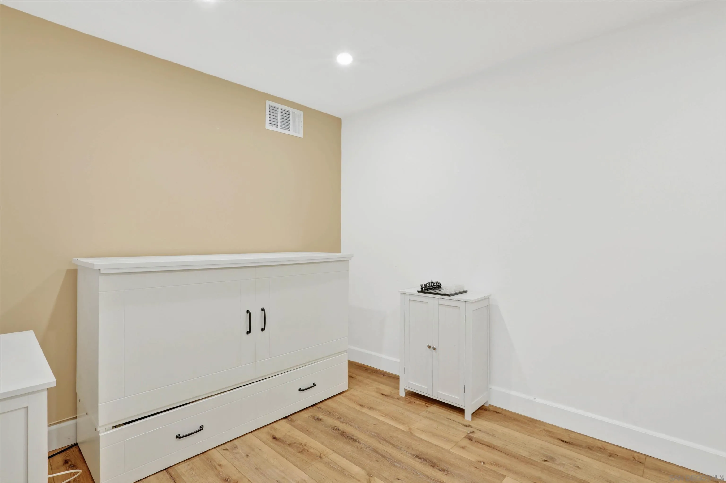 https://cdn.realtyfeed.com/cdn/127/260003713/356e17d62d1eca96c89f86dce7484dfc.webp