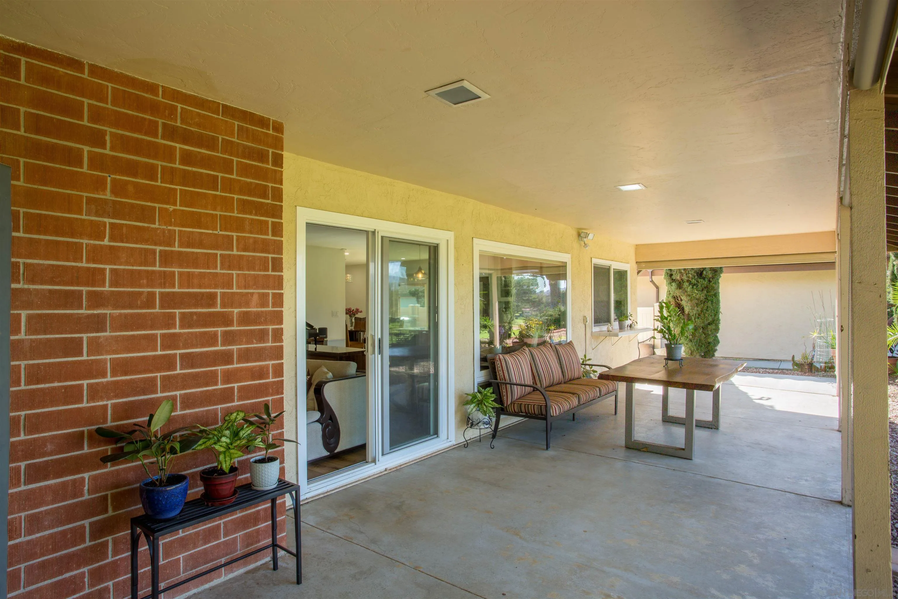 https://cdn.realtyfeed.com/cdn/127/260003713/4ec6a48cd3b56bb29f1cb30221161808.webp