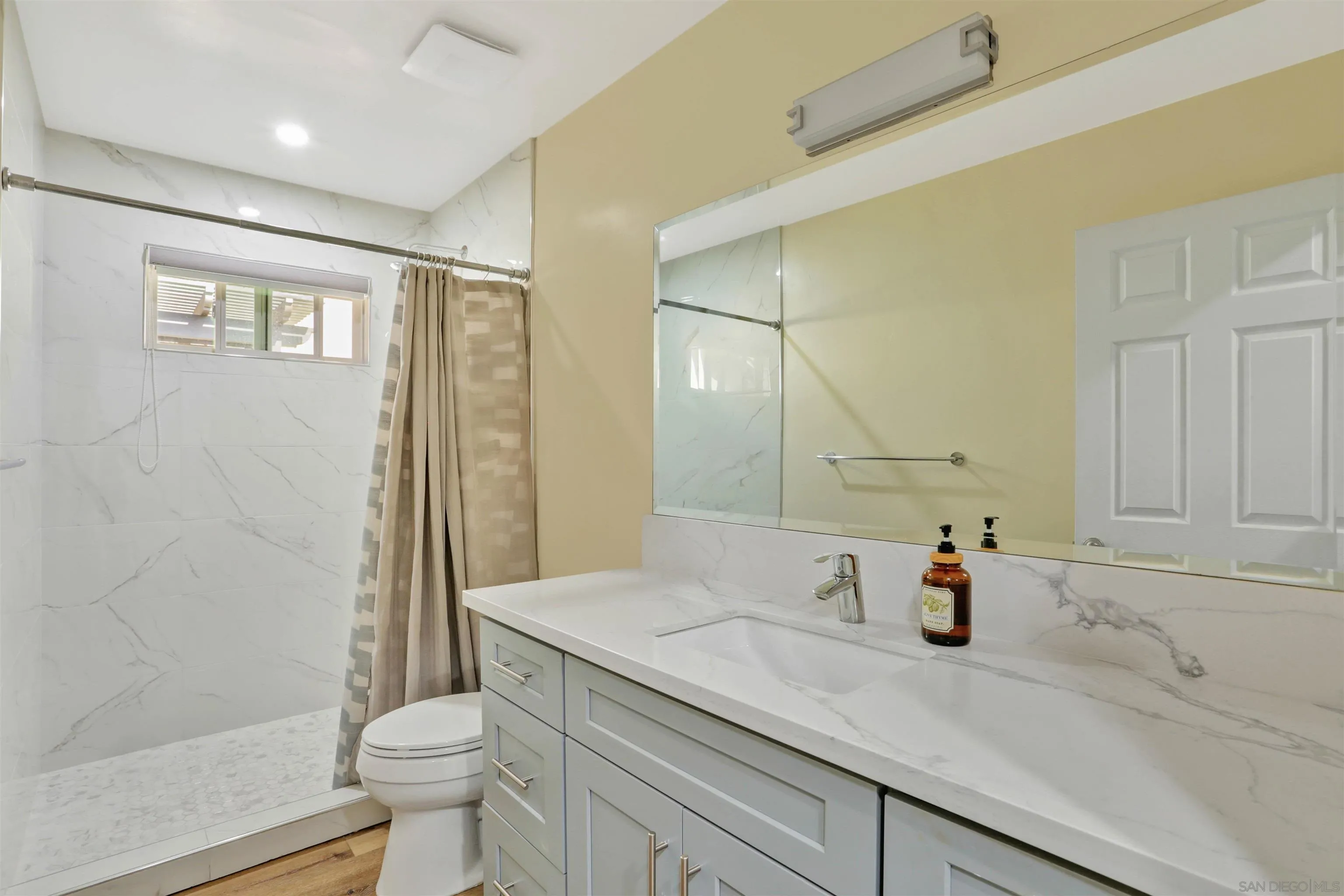 https://cdn.realtyfeed.com/cdn/127/260003713/817cc4ad5e12f35f8678f24ab0957d72.webp