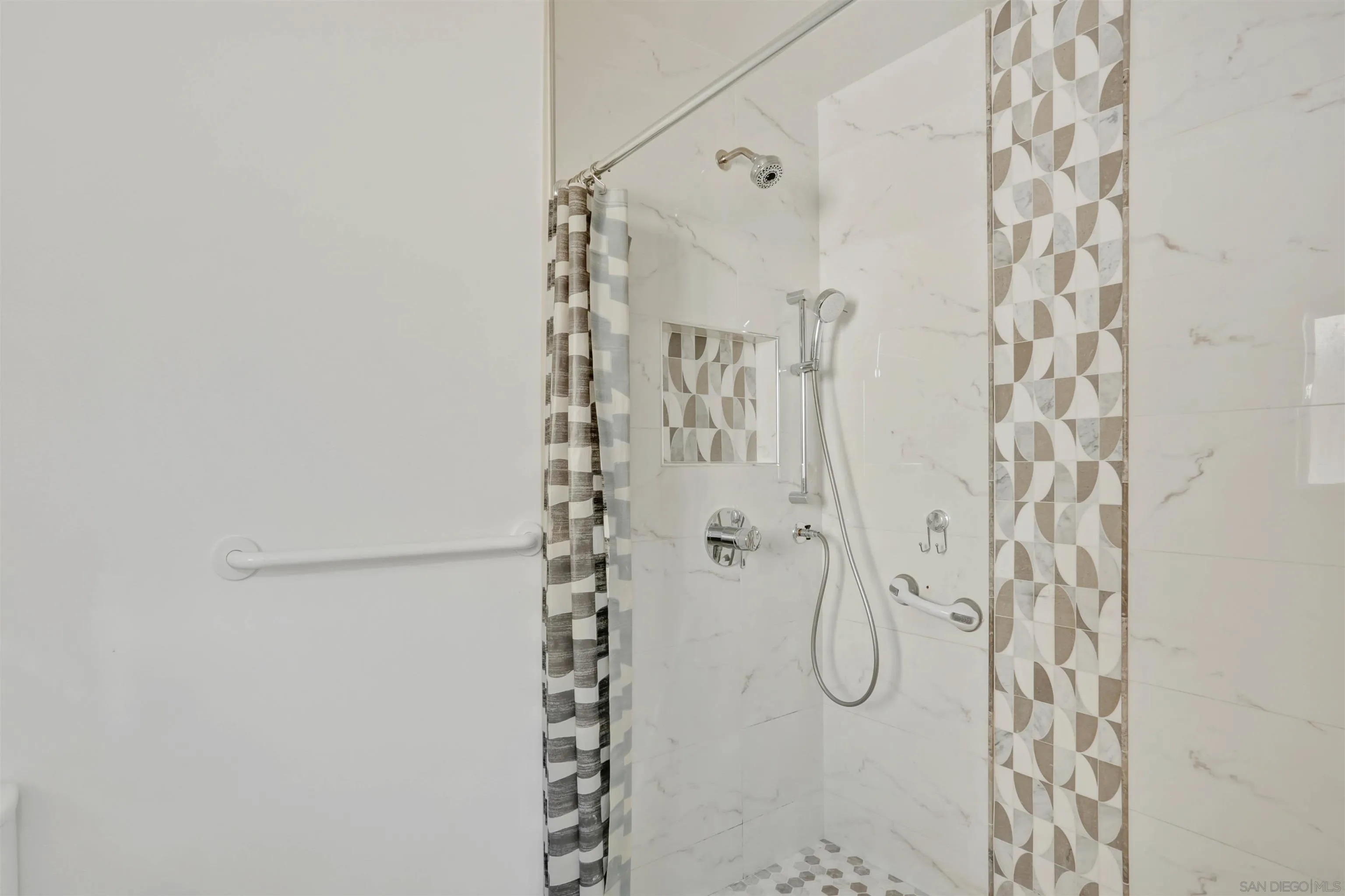 https://cdn.realtyfeed.com/cdn/127/260003713/99cf6369b18fe86cac89e0e64402fe2a.webp