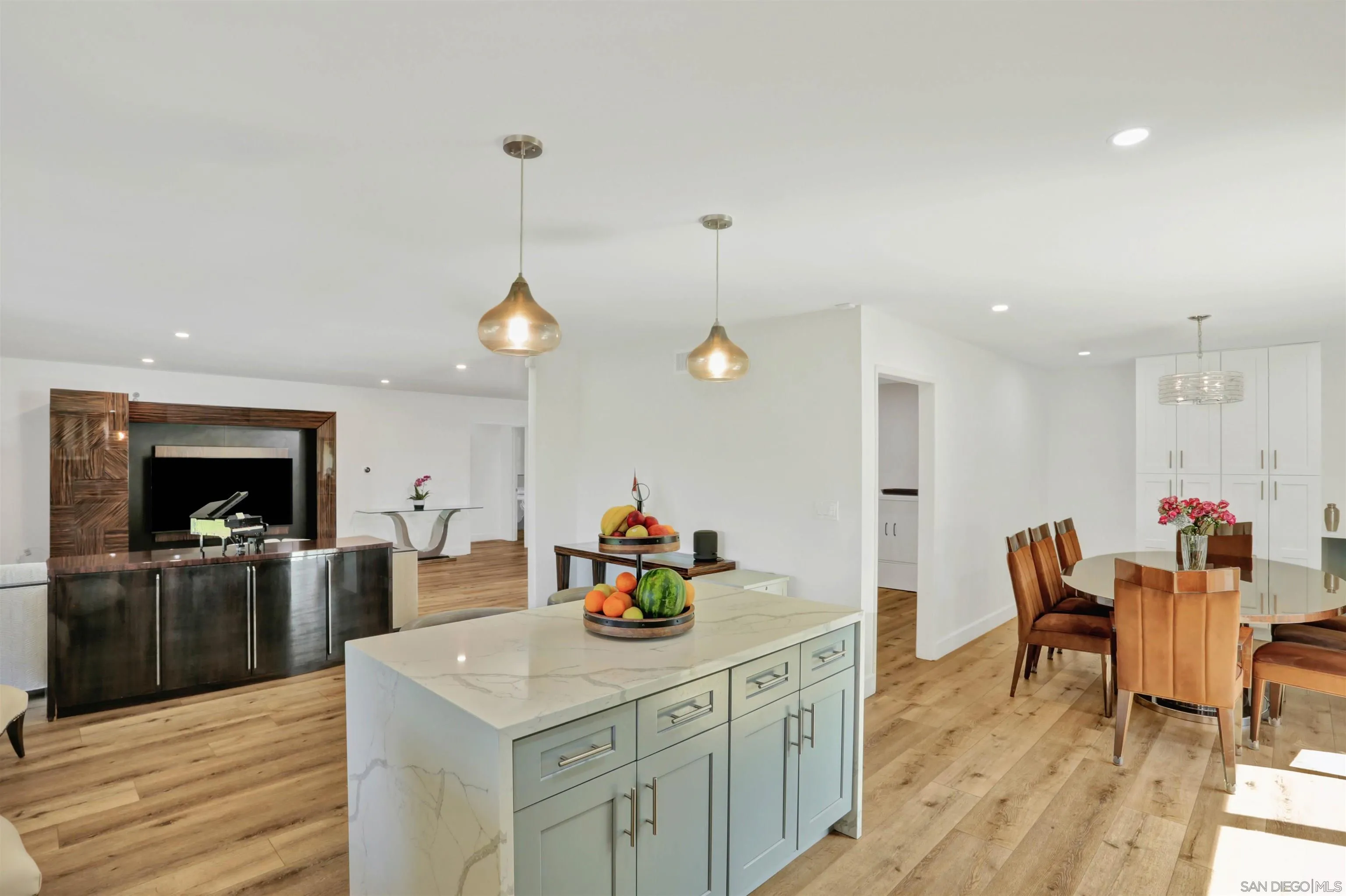 https://cdn.realtyfeed.com/cdn/127/260003713/fd64f921803ffbaaffee6f8d75afa8b8.webp