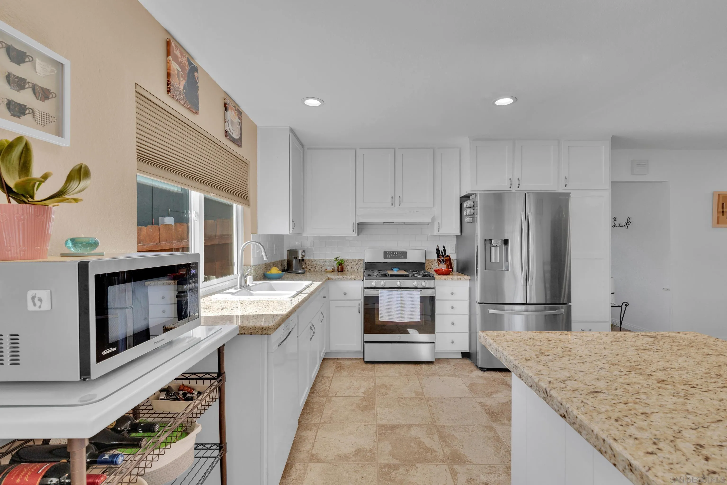 https://cdn.realtyfeed.com/cdn/127/260003714/fe18a4f608ef1dd3d9d72f29c643f811.webp