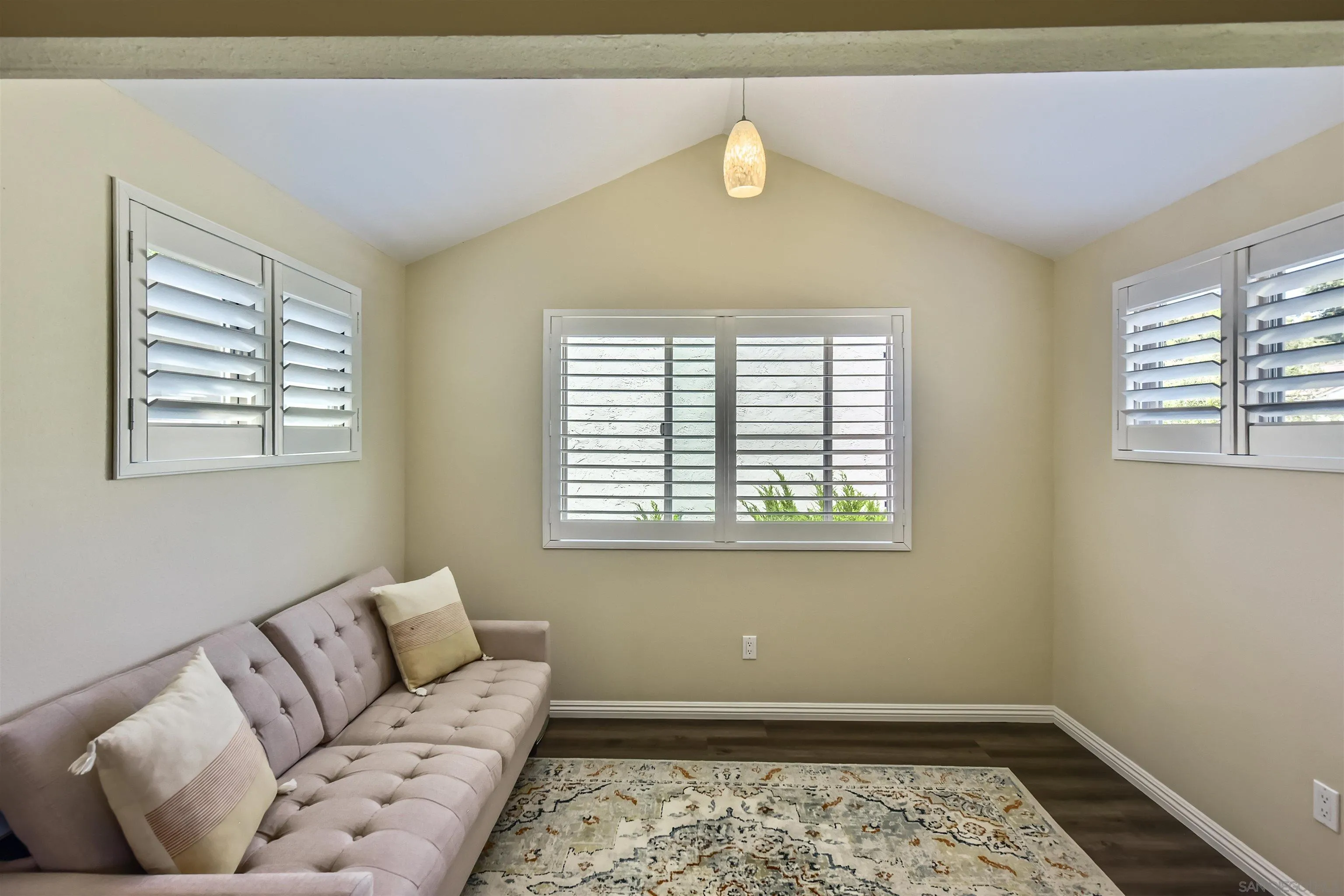 https://cdn.realtyfeed.com/cdn/127/260003715/8b6ea188e6df961b7907757120ba7444.webp