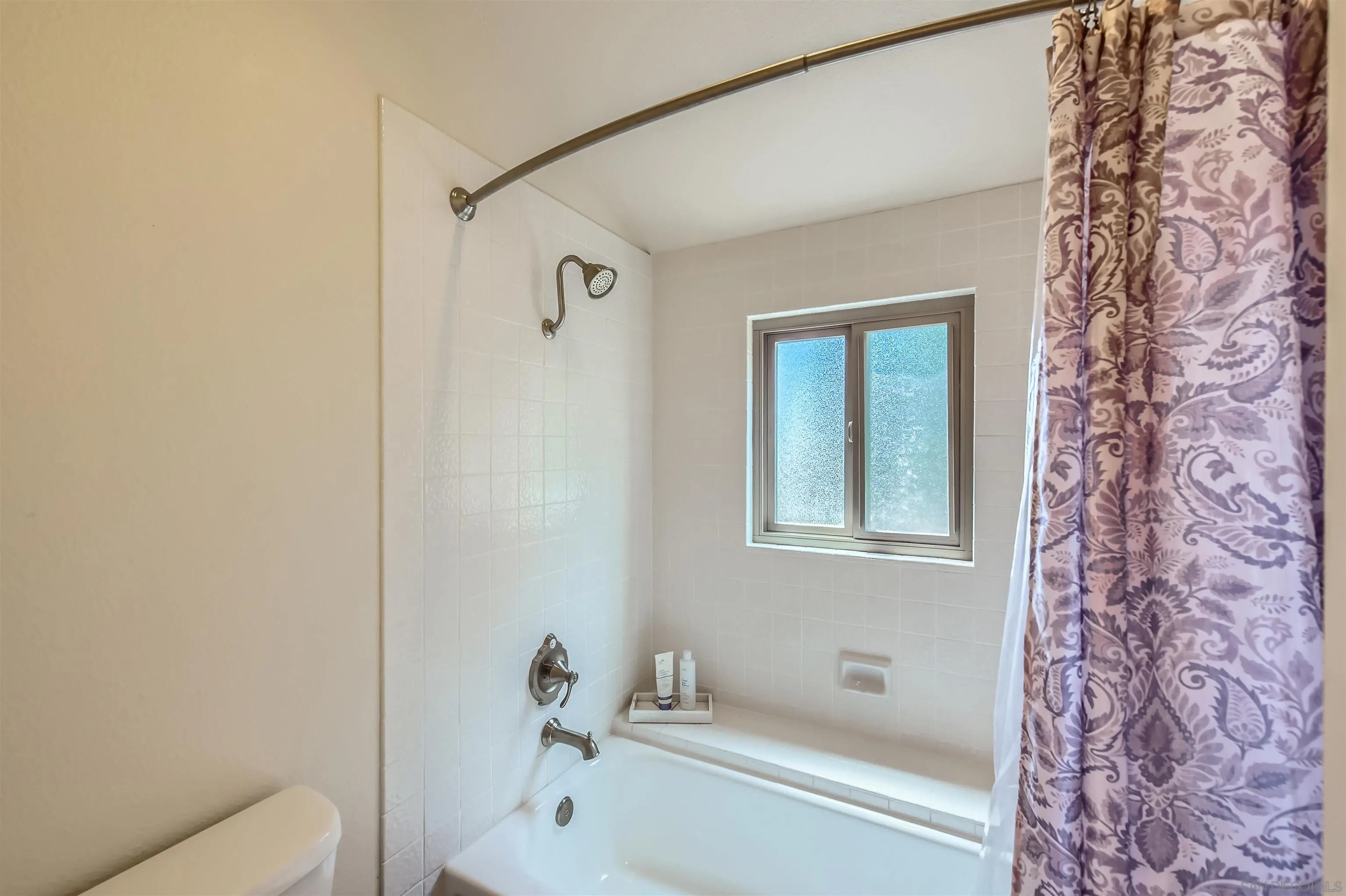 https://cdn.realtyfeed.com/cdn/127/260003715/8b7a937ef950760718c39b243f7d6c61.webp