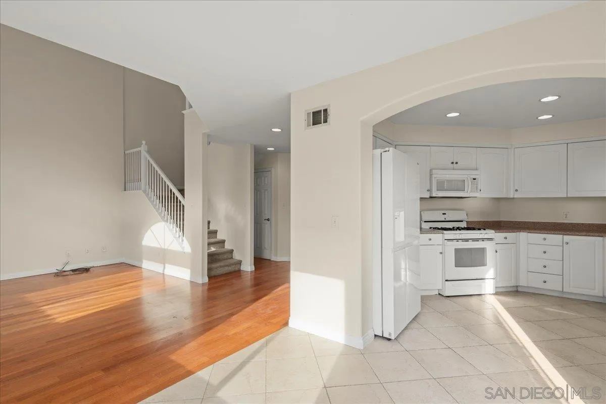 Photo #17: 260003722 Listing: Photo #17