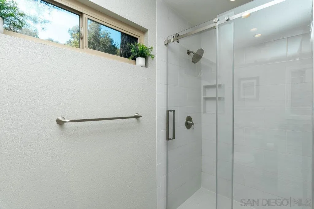 https://cdn.realtyfeed.com/cdn/127/260003736/02e7b732668c30025338538bee843e5d.webp