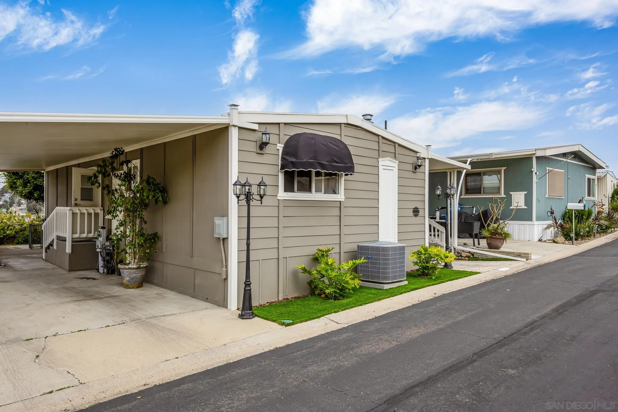 https://cdn.realtyfeed.com/cdn/127/260003743/77b1705e7d9dc94be701db9919eab8e5.webp