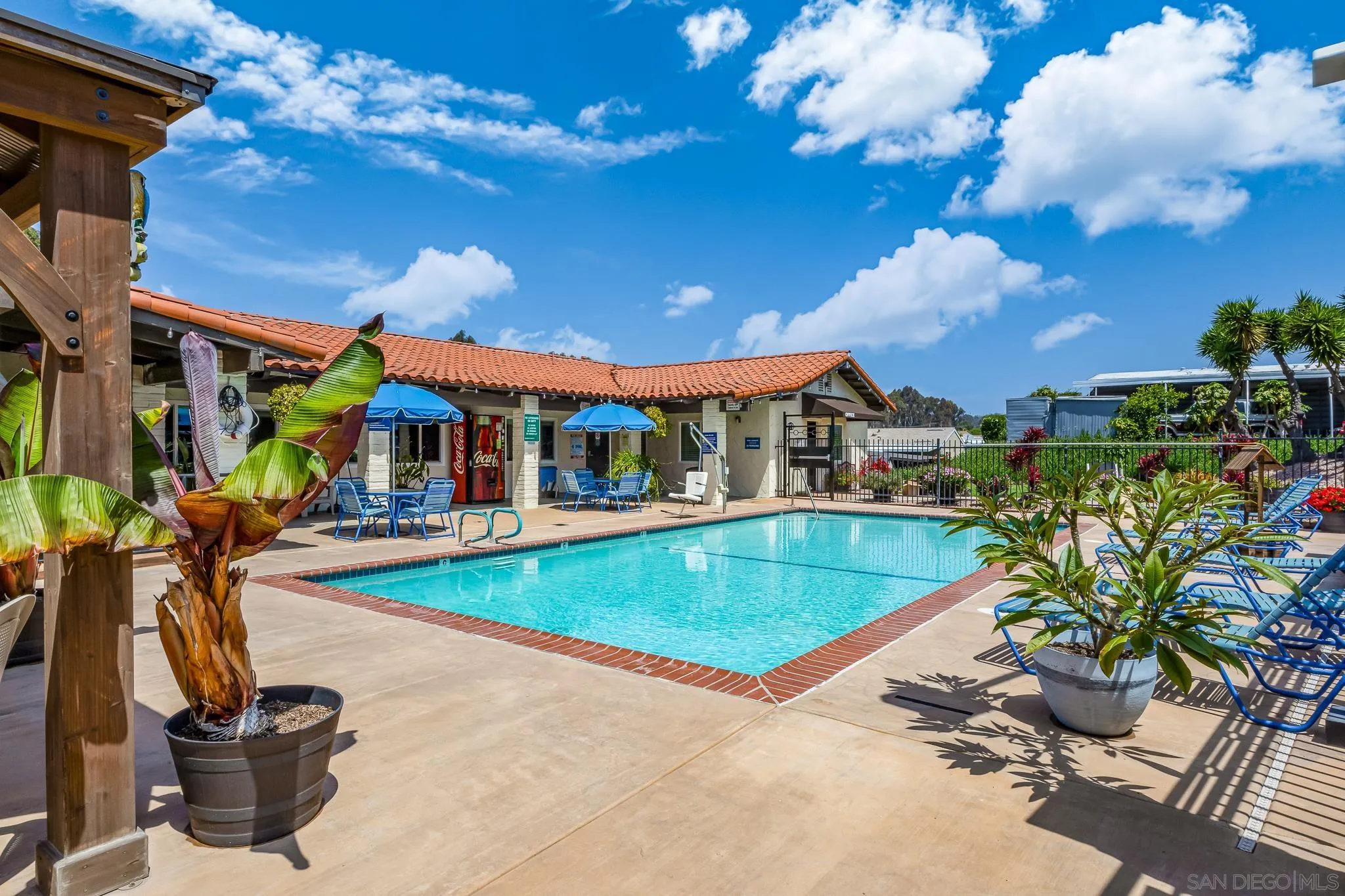 https://cdn.realtyfeed.com/cdn/127/260003743/84f8700c649bc20351ed5822a45592f8.webp