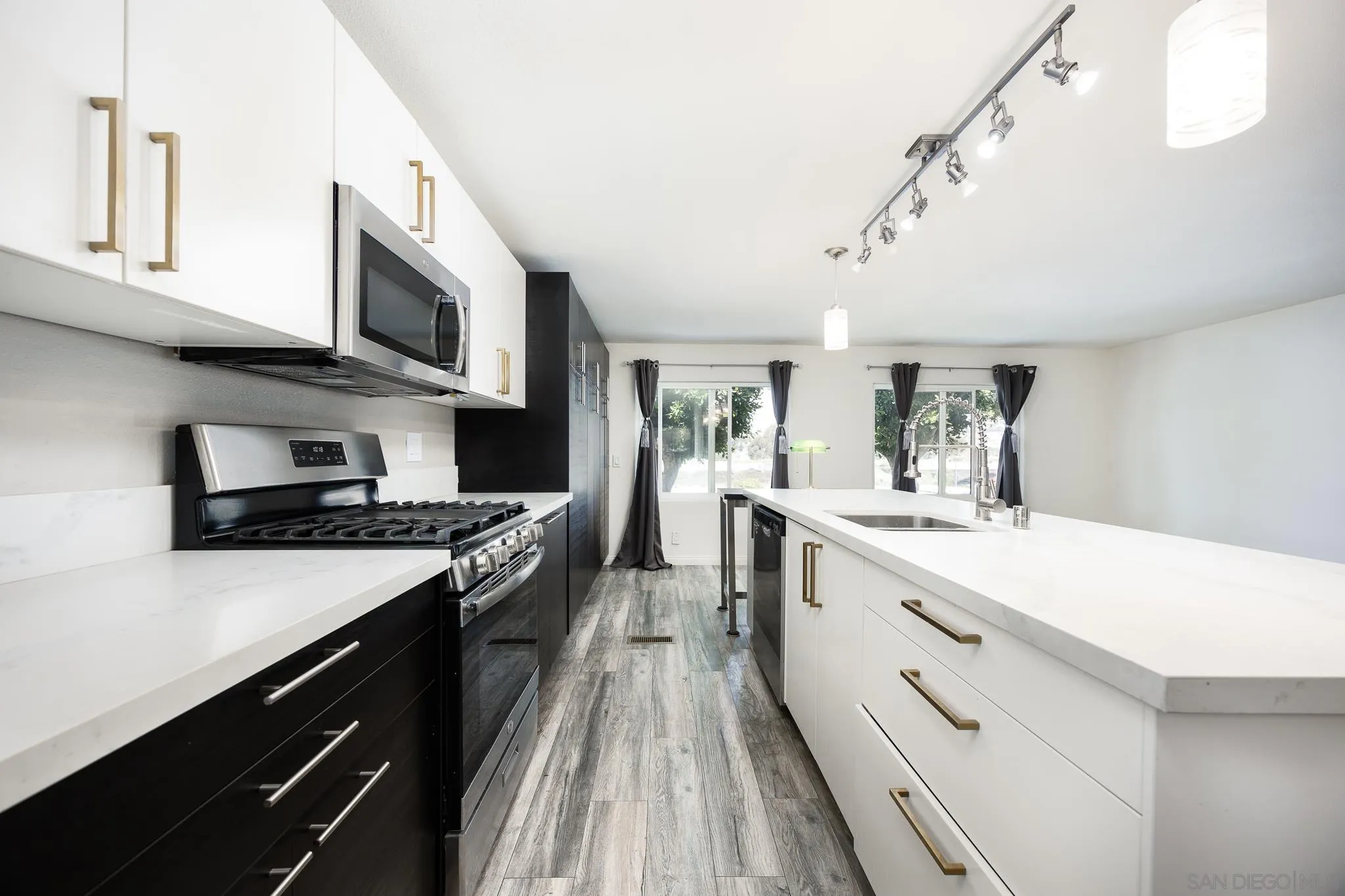 https://cdn.realtyfeed.com/cdn/127/260003743/92d95c4f61241a302b23c352f5c1e923.webp