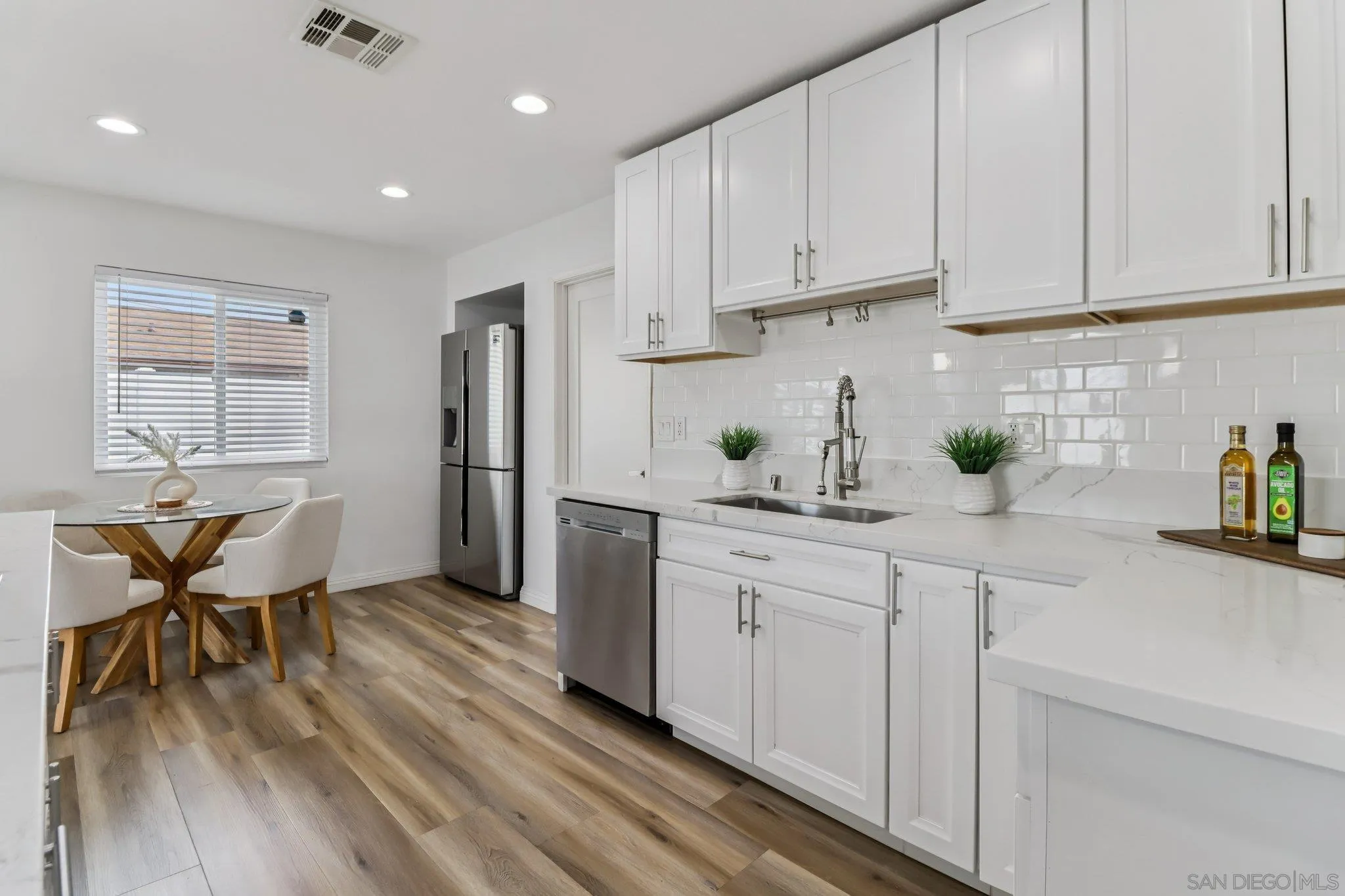 https://cdn.realtyfeed.com/cdn/127/260003745/86900c005bc6759e33869fb00c82f173.webp