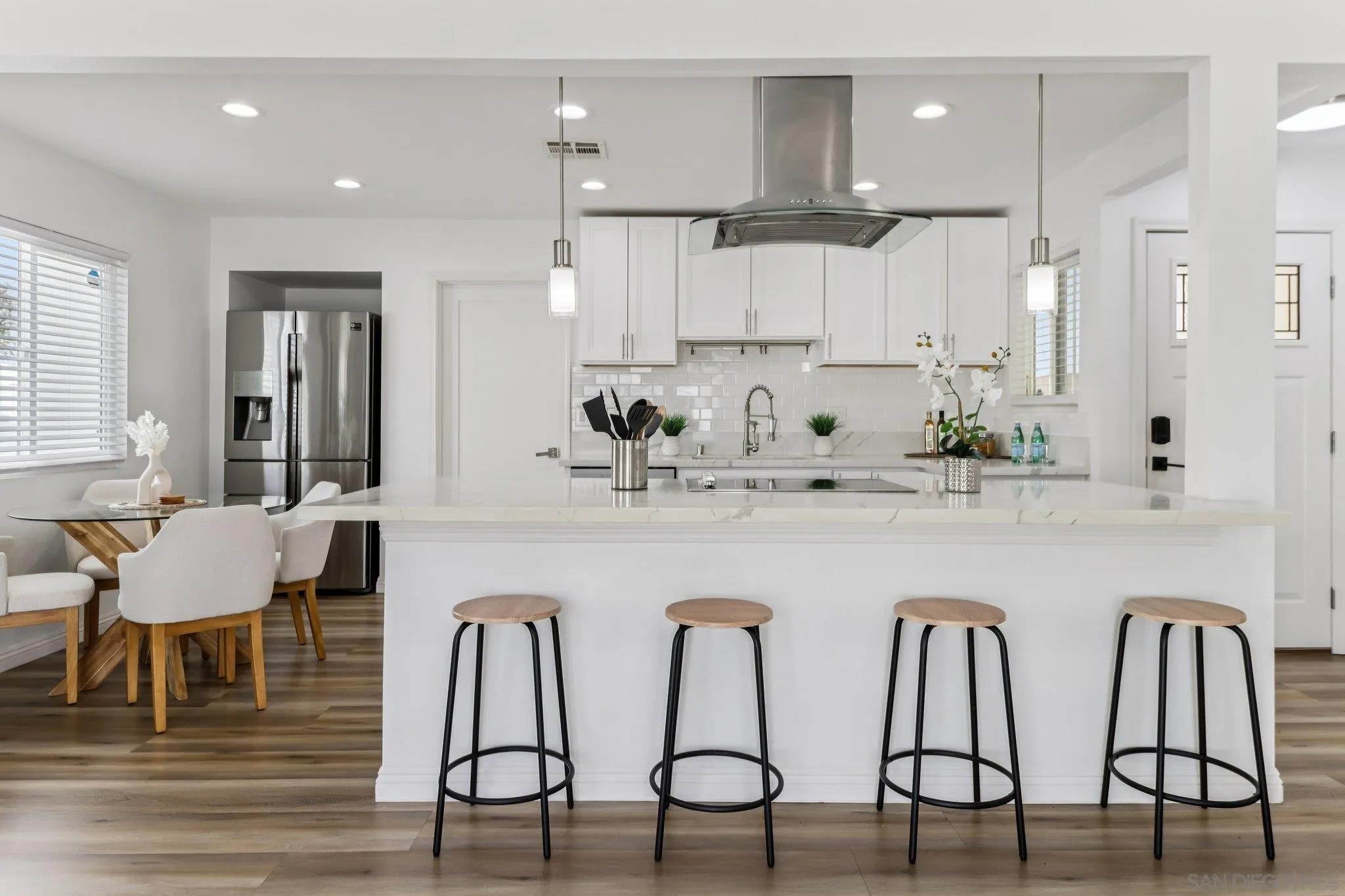 https://cdn.realtyfeed.com/cdn/127/260003745/e881a548ab7352a3f3ef28d9602cc436.webp