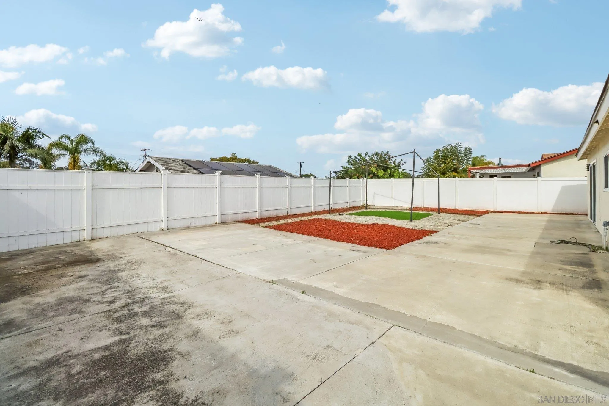 https://cdn.realtyfeed.com/cdn/127/260003745/fe86c520d8daa1d8409dac50ae0051d5.webp