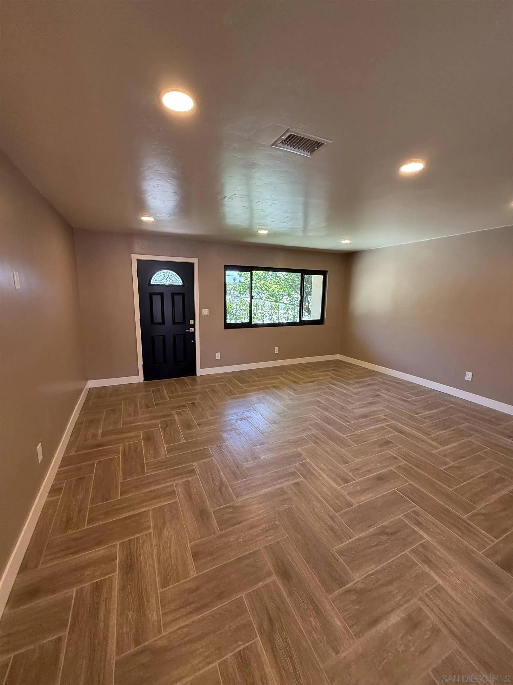 Photo #5: 260003746 Listing: Photo #5