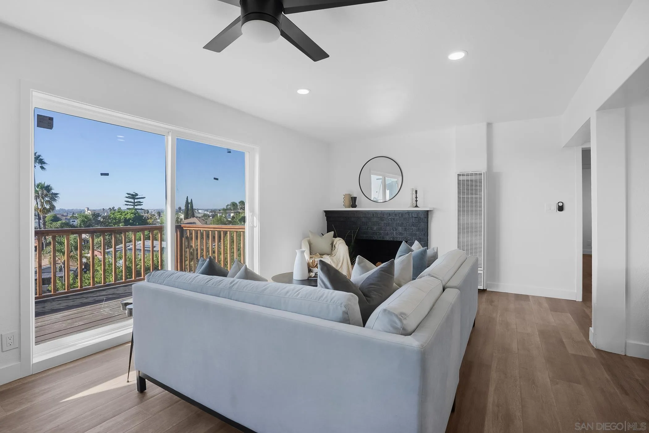 https://cdn.realtyfeed.com/cdn/127/260003750/14b06157e115edfc49db51577784634c.webp