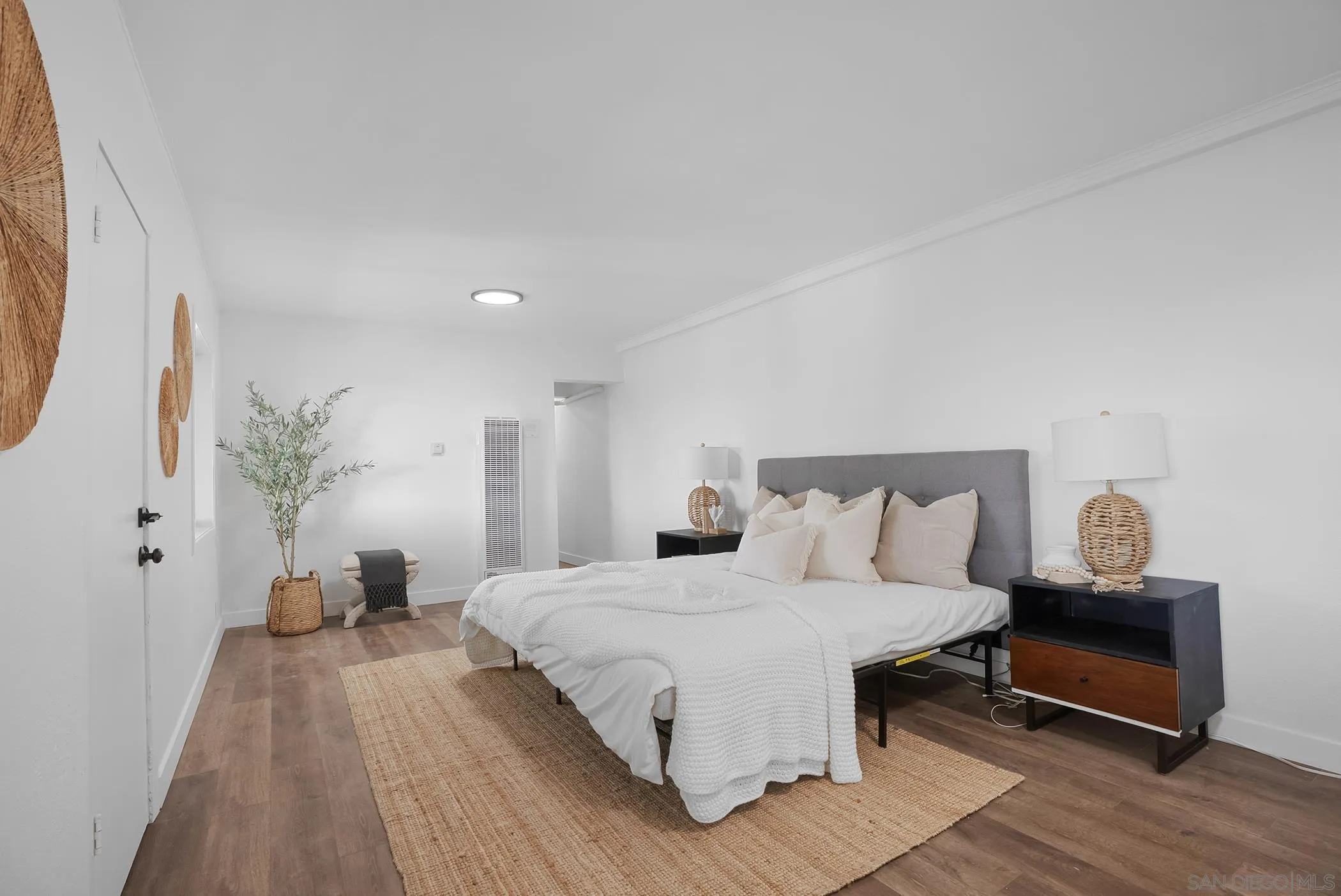 https://cdn.realtyfeed.com/cdn/127/260003750/827744f4b768dfff9bd36c9ff303e887.webp
