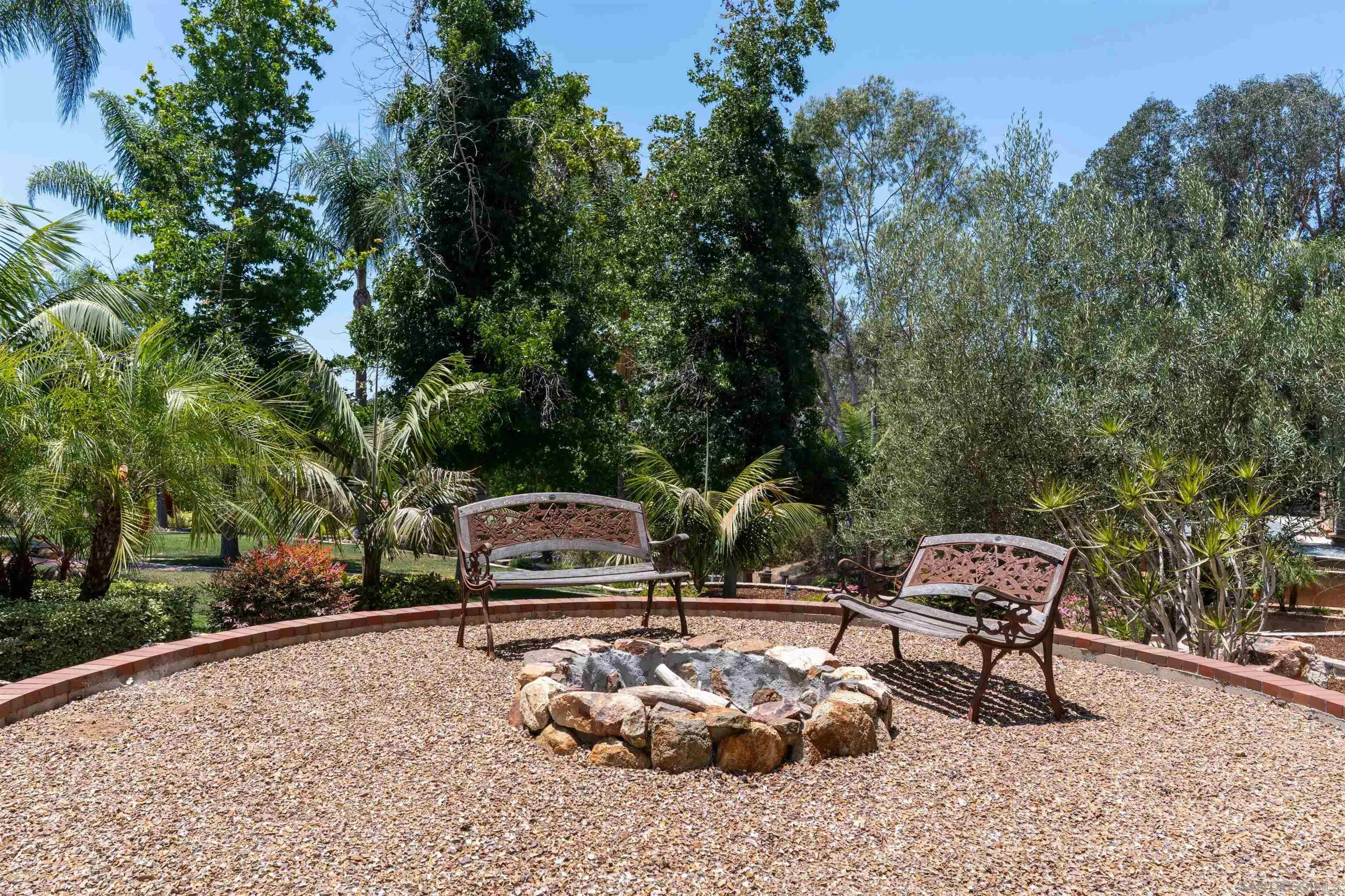 https://cdn.realtyfeed.com/cdn/127/260003751/4d5446f94769295665c9f227f1c98f1e.webp