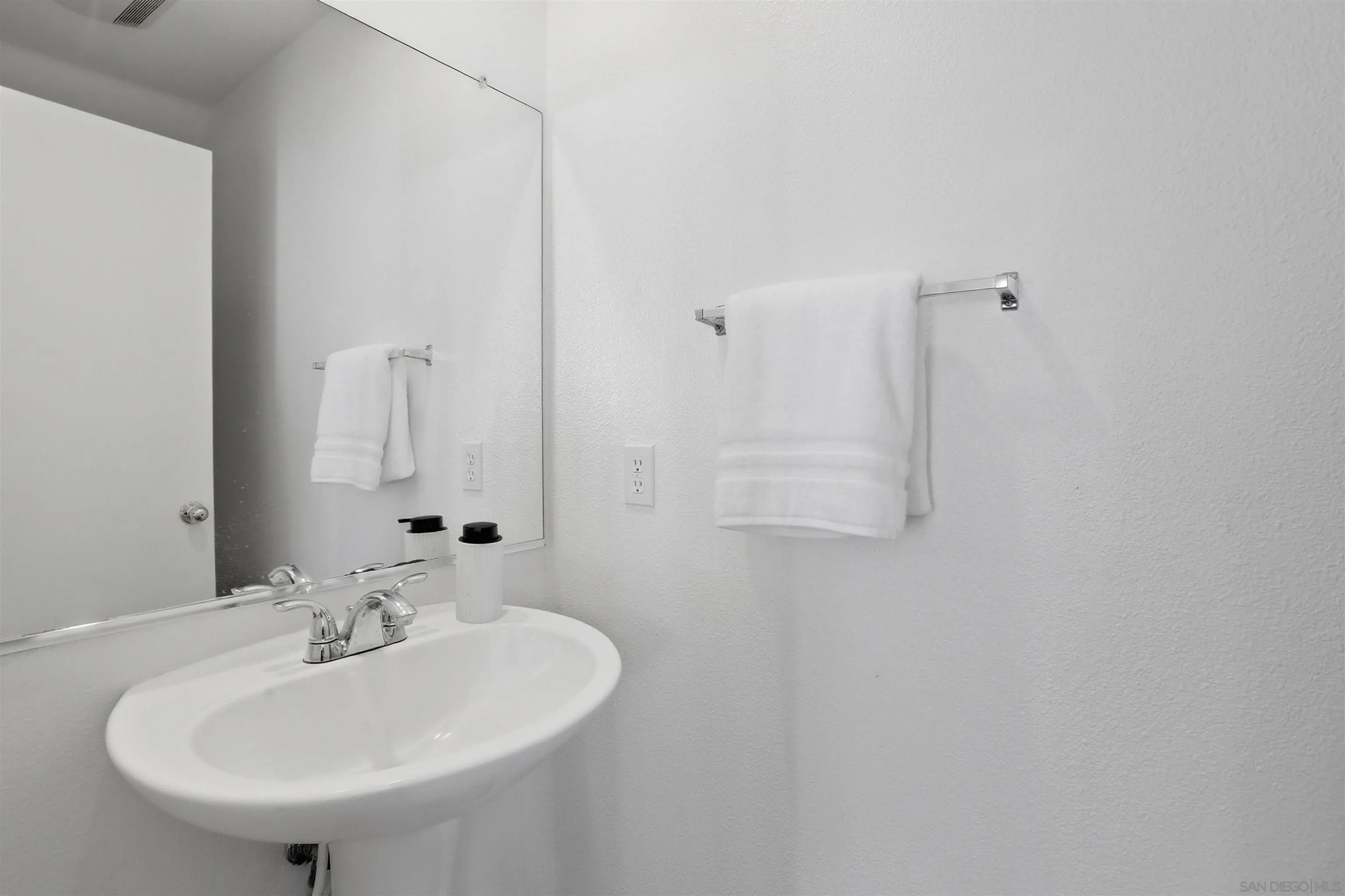 Photo #17: 260003754 Listing: Photo #17