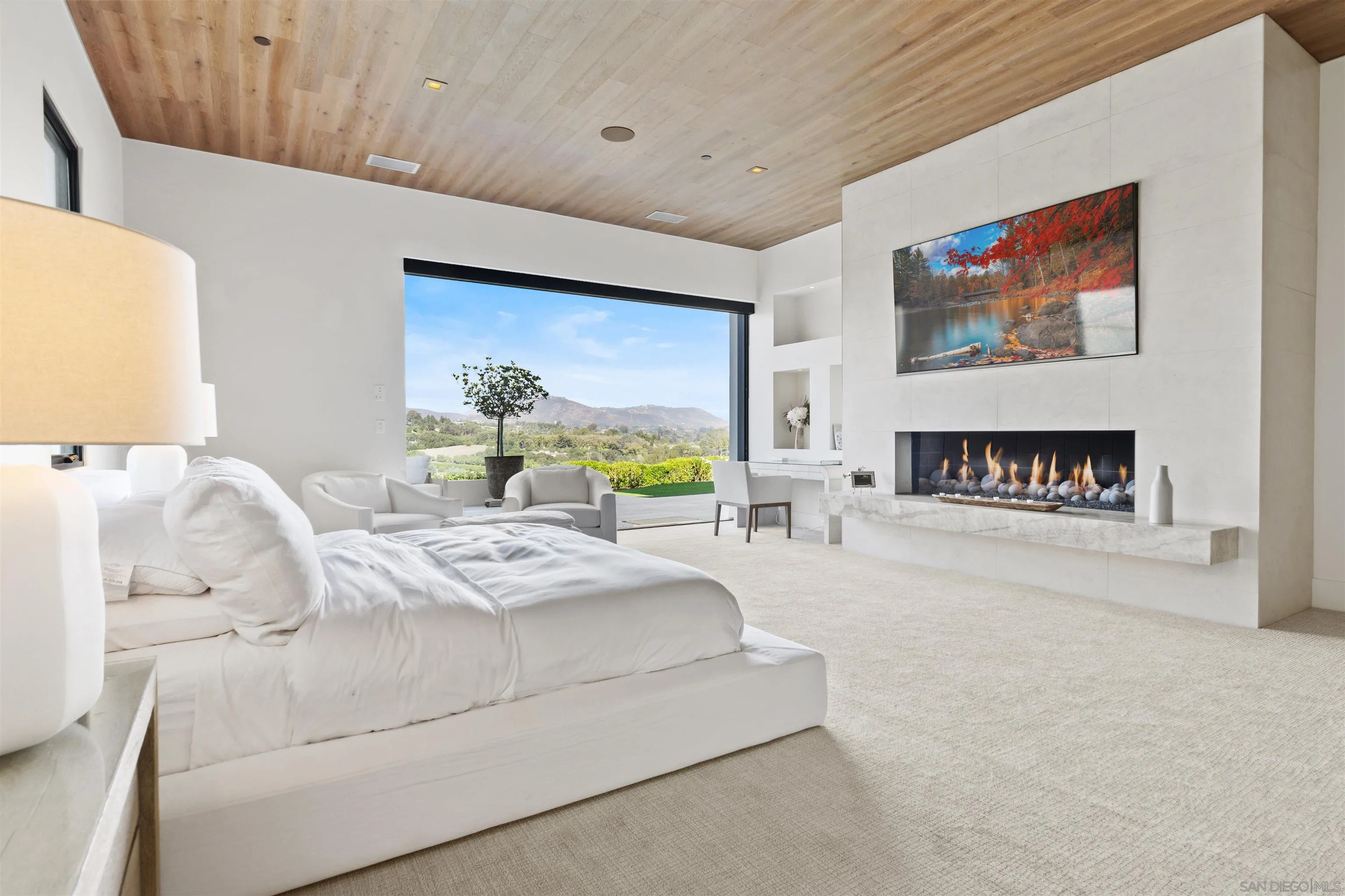 https://cdn.realtyfeed.com/cdn/127/260003755/57ec6dab36fc024d51d09368bb02c2a0.webp
