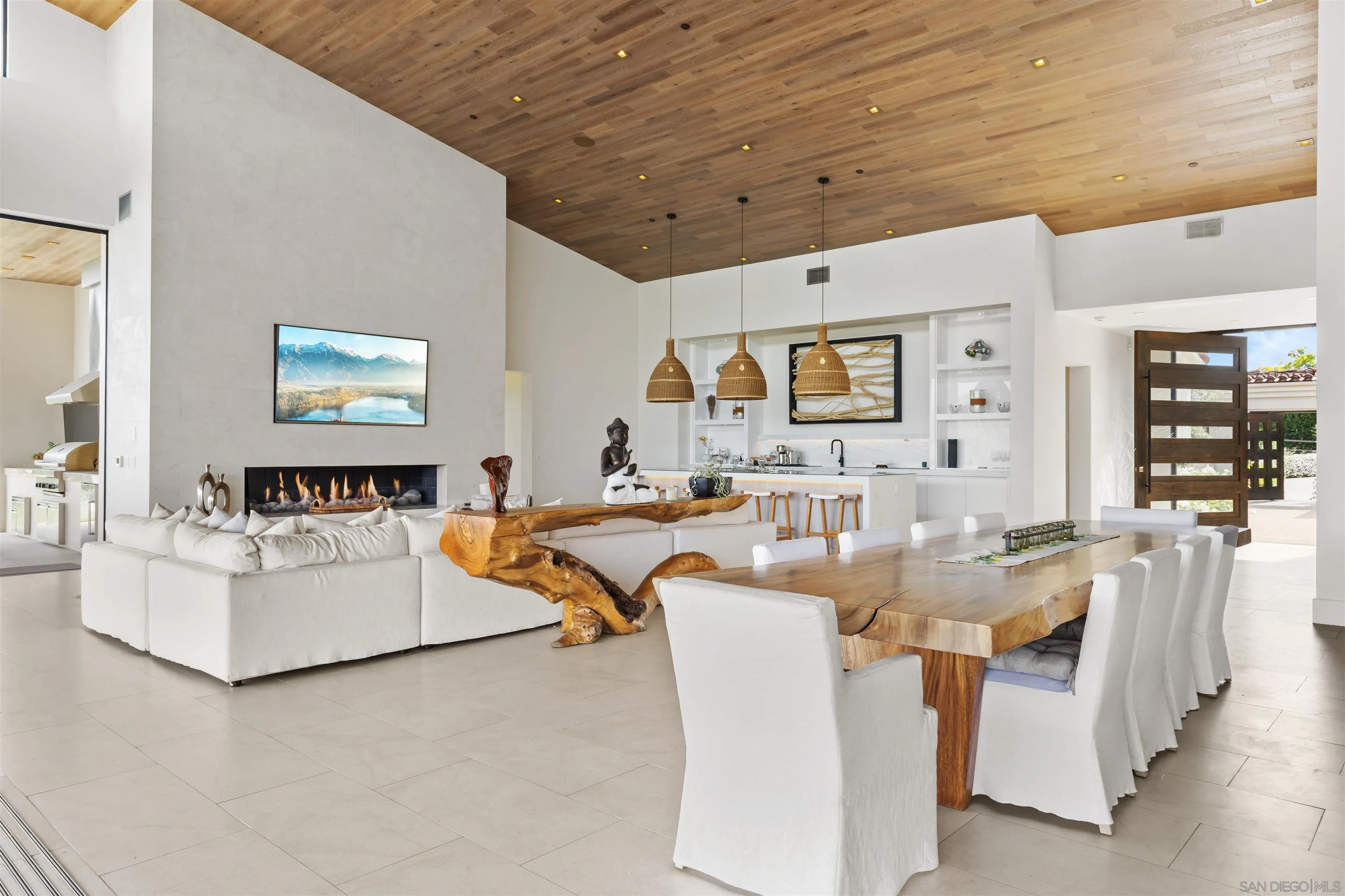 https://cdn.realtyfeed.com/cdn/127/260003755/90bd97f726140ee8c6bd3b111c2a91eb.webp