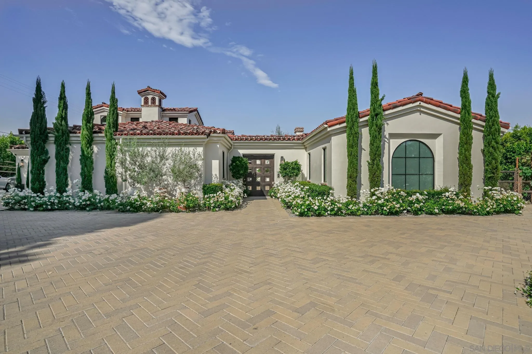 https://cdn.realtyfeed.com/cdn/127/260003755/d7586853b8475fbf293aa0a20472bdc8.webp