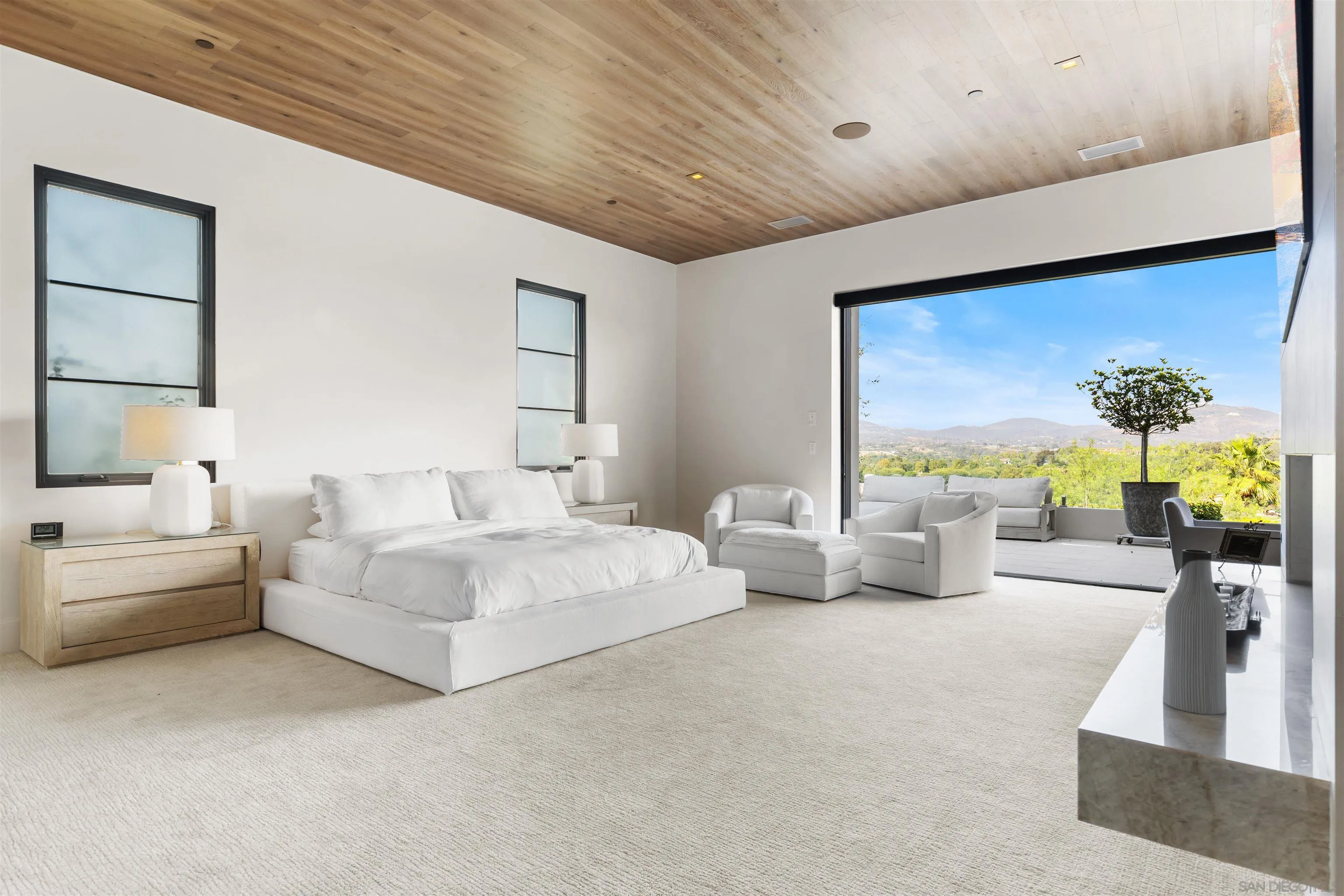 https://cdn.realtyfeed.com/cdn/127/260003755/e308b5f19a7d942884d3db6fea71b71a.webp