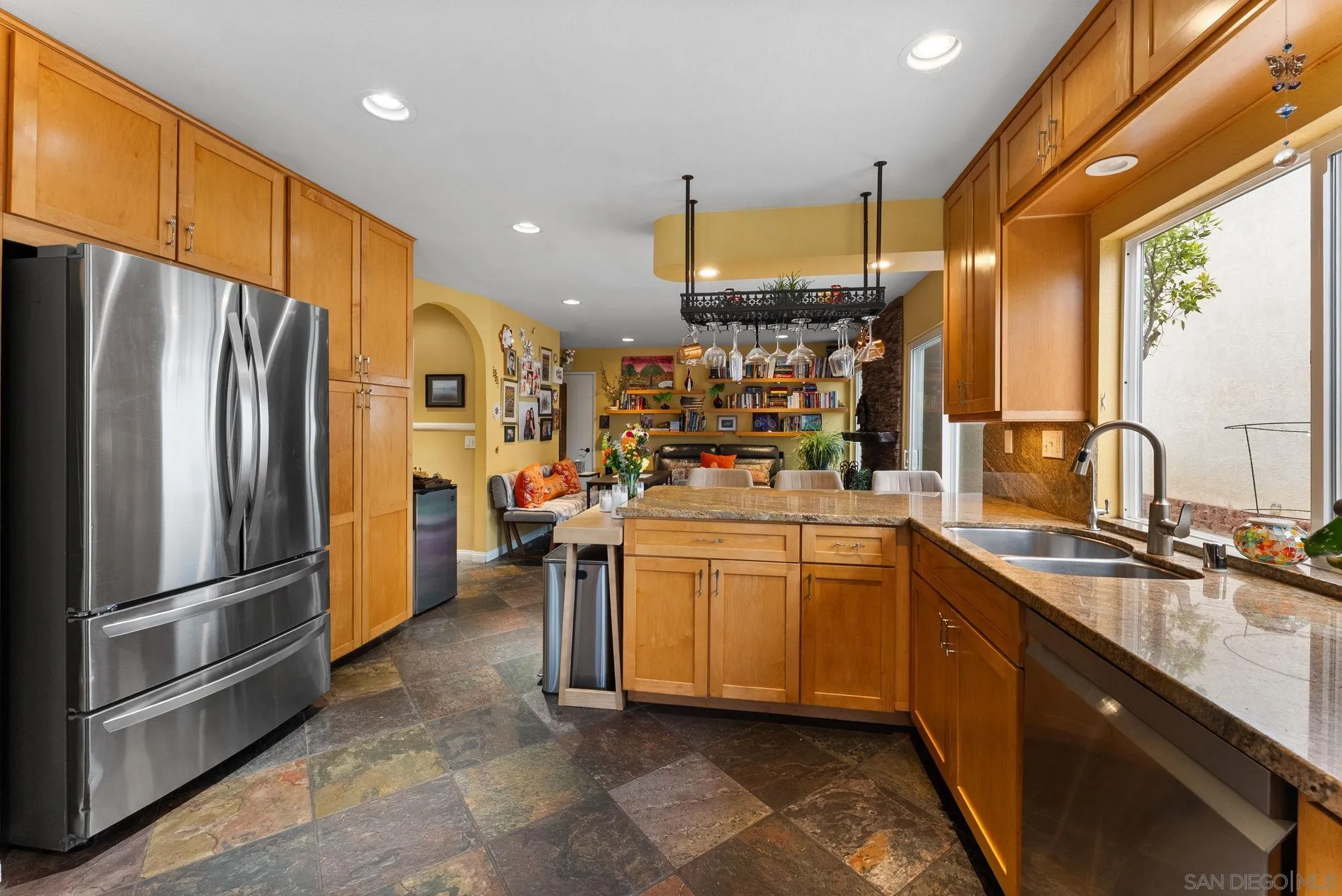 https://cdn.realtyfeed.com/cdn/127/260003758/0d6d7d18675dff294794d1619c9a6687.webp