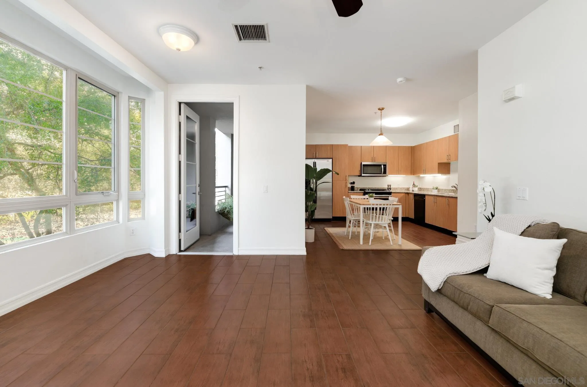 https://cdn.realtyfeed.com/cdn/127/260003760/00f80f8418f8c491f70aecd532483dac.webp