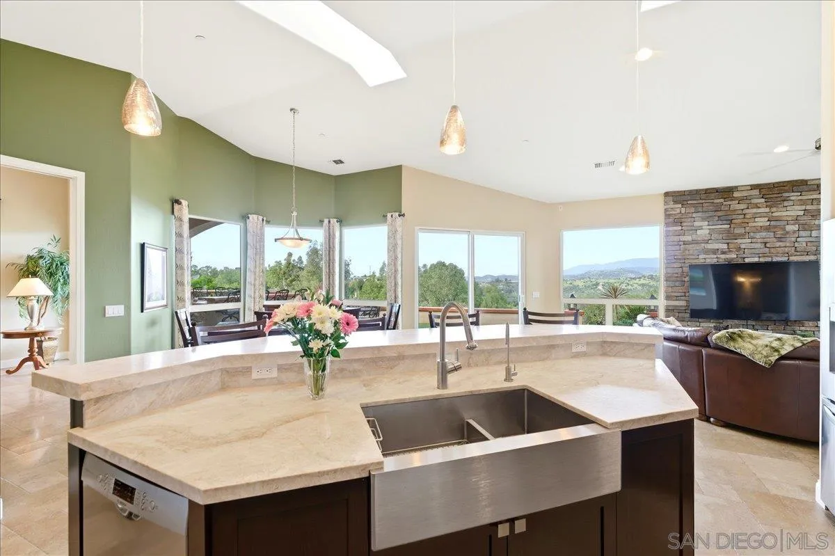 https://cdn.realtyfeed.com/cdn/127/260003761/1ba1a2c710ee955390b4b7a2fb60dad3.webp