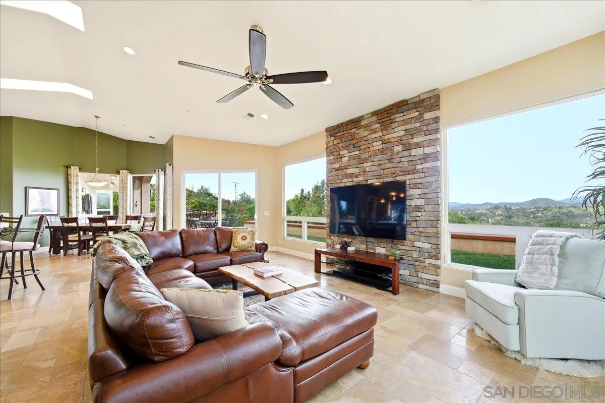 https://cdn.realtyfeed.com/cdn/127/260003761/9bd100f98e631d524edd6b1d7404ca78.webp