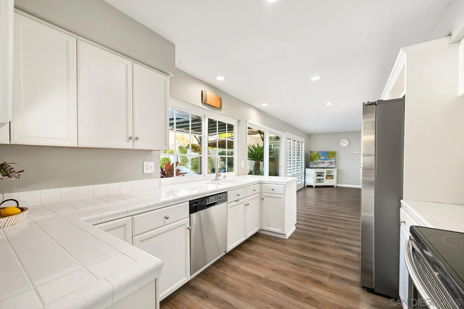 https://cdn.realtyfeed.com/cdn/127/260003763/51e8636490a8acfa0b38281bcacce0c1.webp
